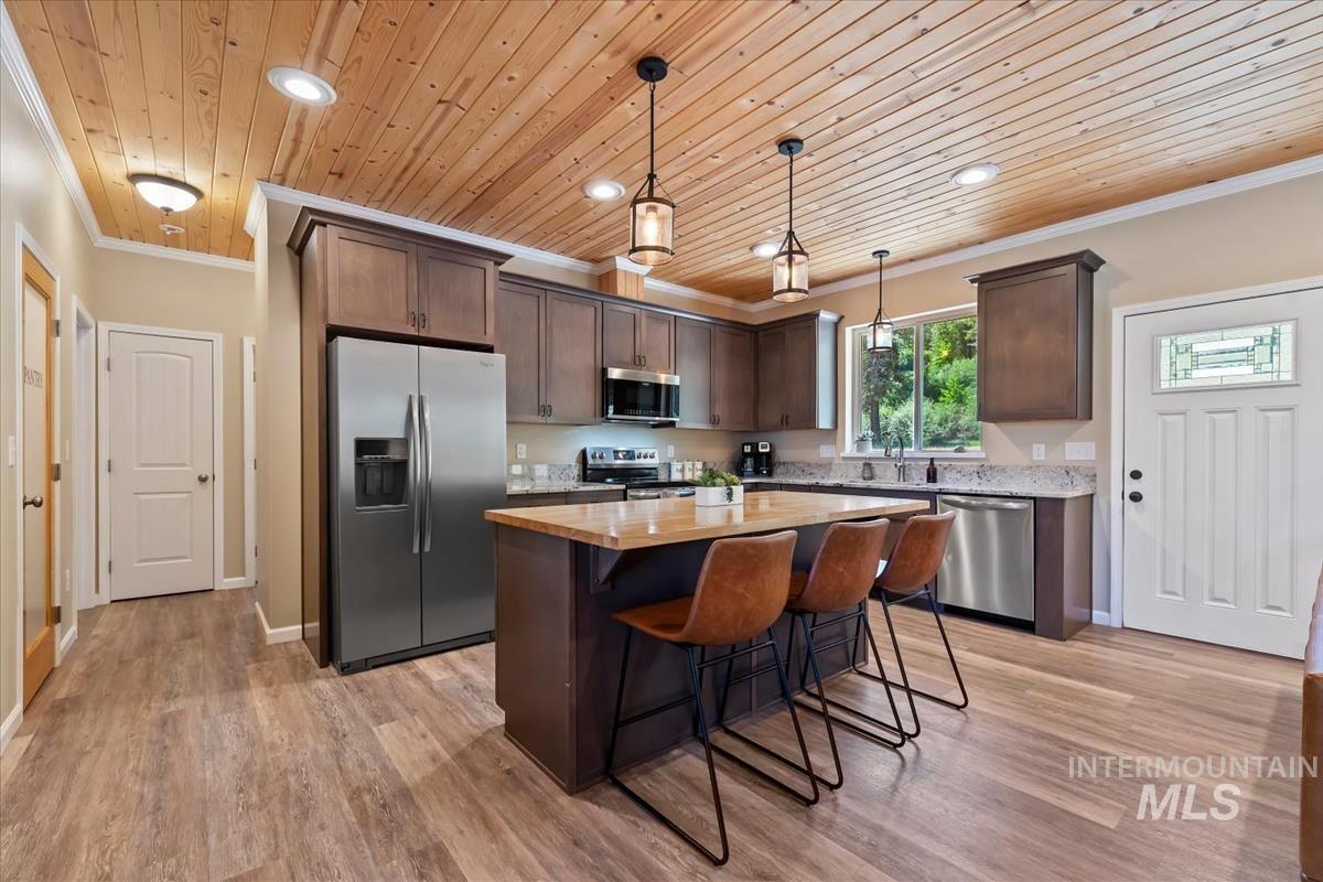 37 Wapiti Ct, Garden Valley, Idaho 83622, 3 Bedrooms, 2 Bathrooms, Residential For Sale, Price $595,000, 98991935