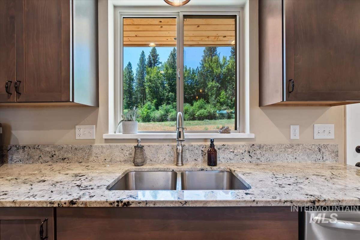 37 Wapiti Ct, Garden Valley, Idaho 83622, 3 Bedrooms, 2 Bathrooms, Residential For Sale, Price $595,000, 98991935