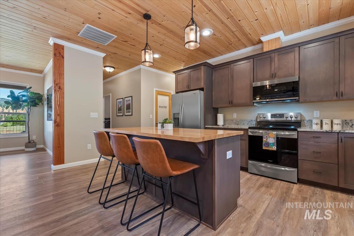 37 Wapiti Ct, Garden Valley, Idaho 83622, 3 Bedrooms, 2 Bathrooms, Residential For Sale, Price $595,000, 98991935