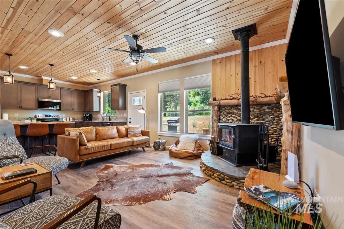 37 Wapiti Ct, Garden Valley, Idaho 83622, 3 Bedrooms, 2 Bathrooms, Residential For Sale, Price $595,000, 98991935