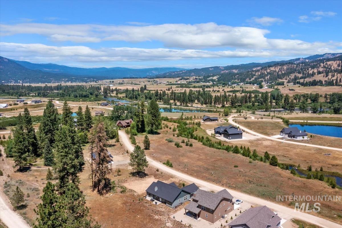 37 Wapiti Ct, Garden Valley, Idaho 83622, 3 Bedrooms, 2 Bathrooms, Residential For Sale, Price $595,000, 98991935