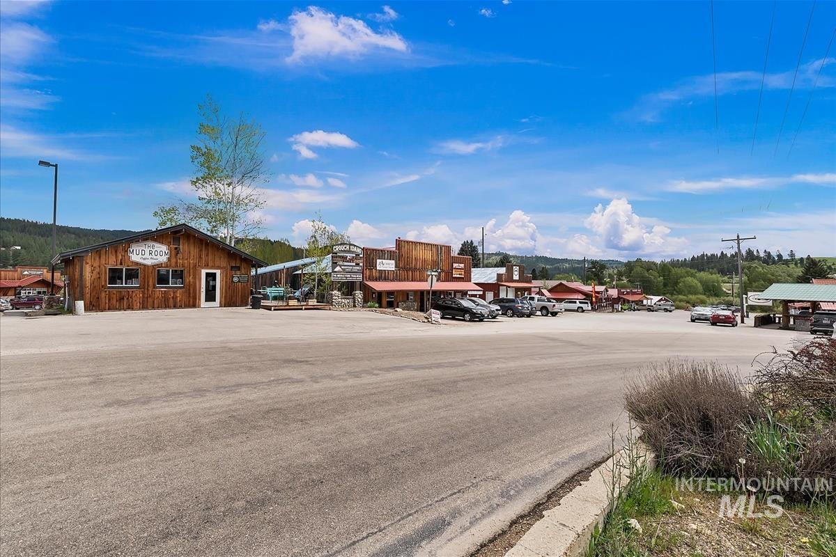 37 Wapiti Ct, Garden Valley, Idaho 83622, 3 Bedrooms, 2 Bathrooms, Residential For Sale, Price $595,000, 98991935