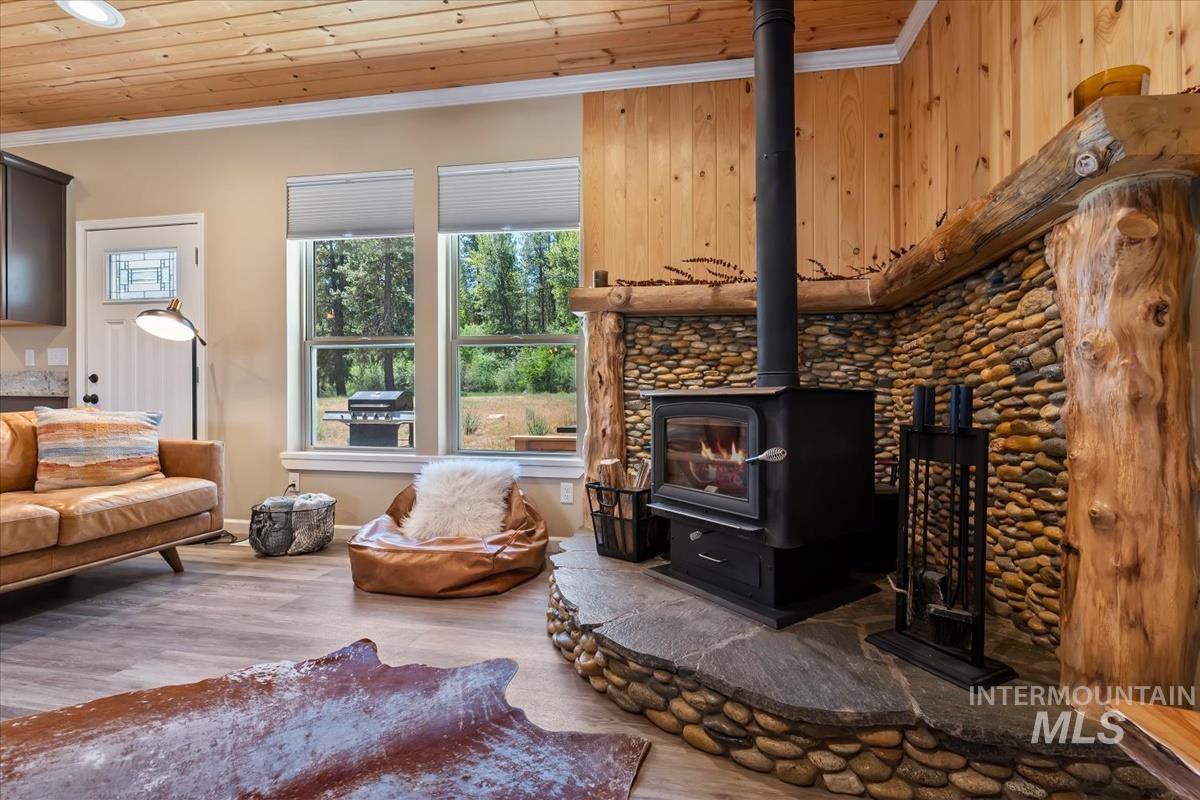 37 Wapiti Ct, Garden Valley, Idaho 83622, 3 Bedrooms, 2 Bathrooms, Residential For Sale, Price $595,000, 98991935