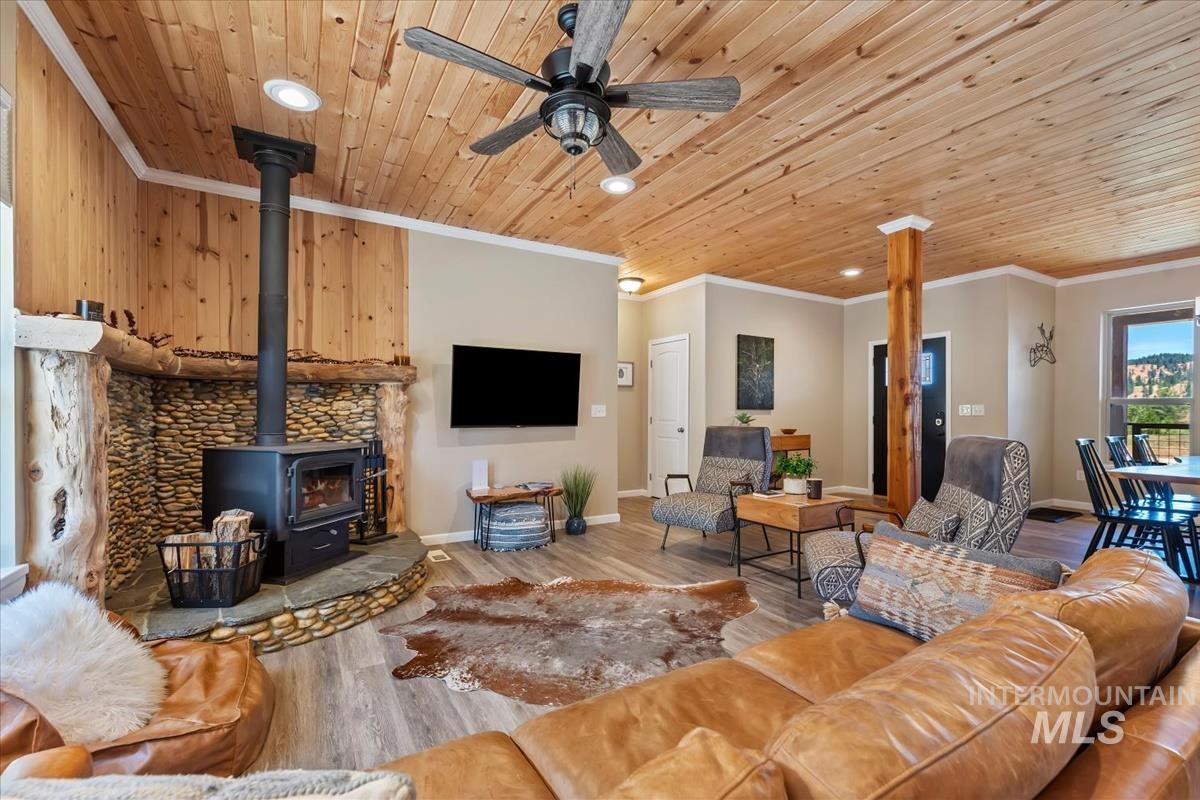 37 Wapiti Ct, Garden Valley, Idaho 83622, 3 Bedrooms, 2 Bathrooms, Residential For Sale, Price $595,000, 98991935