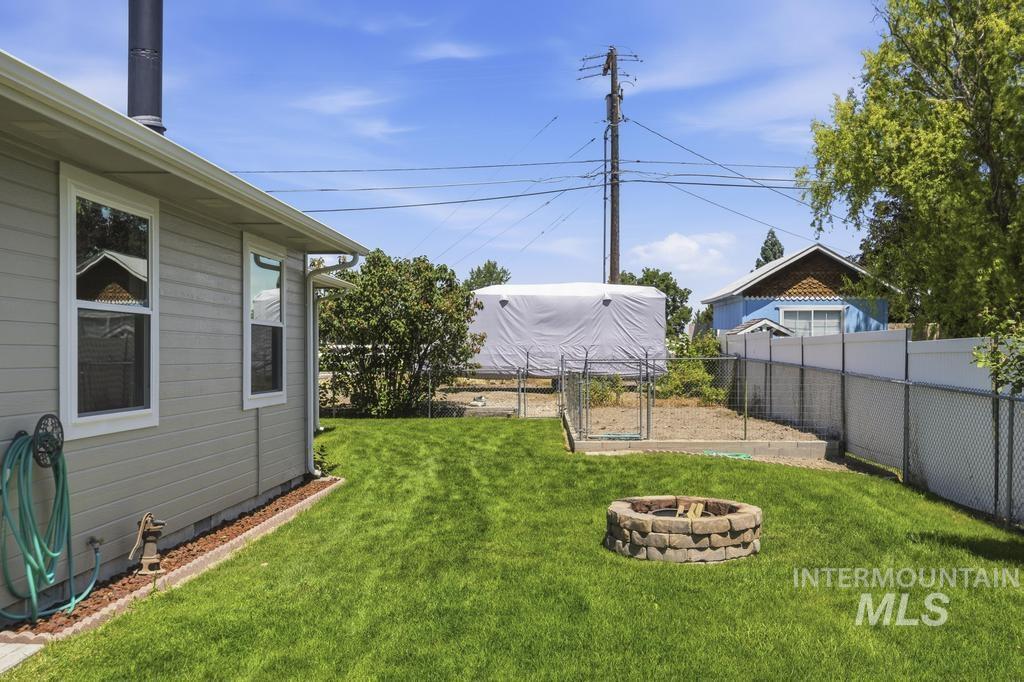 424 N Georgia Ave, Caldwell, Idaho 83605, 3 Bedrooms, 2 Bathrooms, Residential For Sale, Price $395,000, 98991939