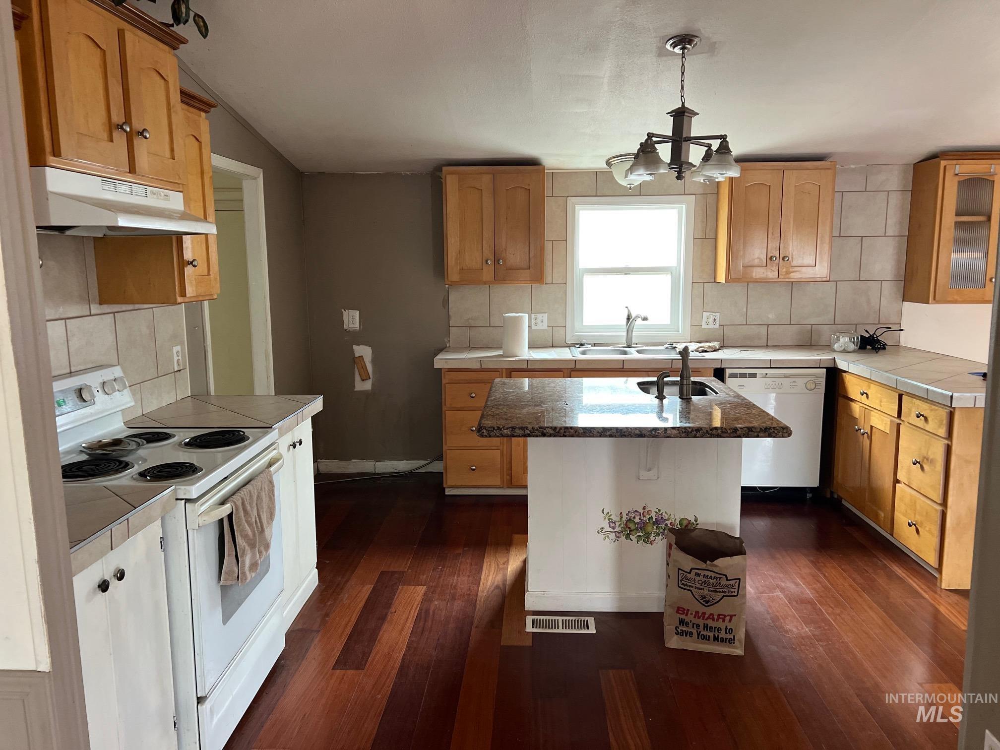 916 W Galloway, Weiser, Idaho 83672, 4 Bedrooms, 2 Bathrooms, Residential For Sale, Price $260,000, 98991945