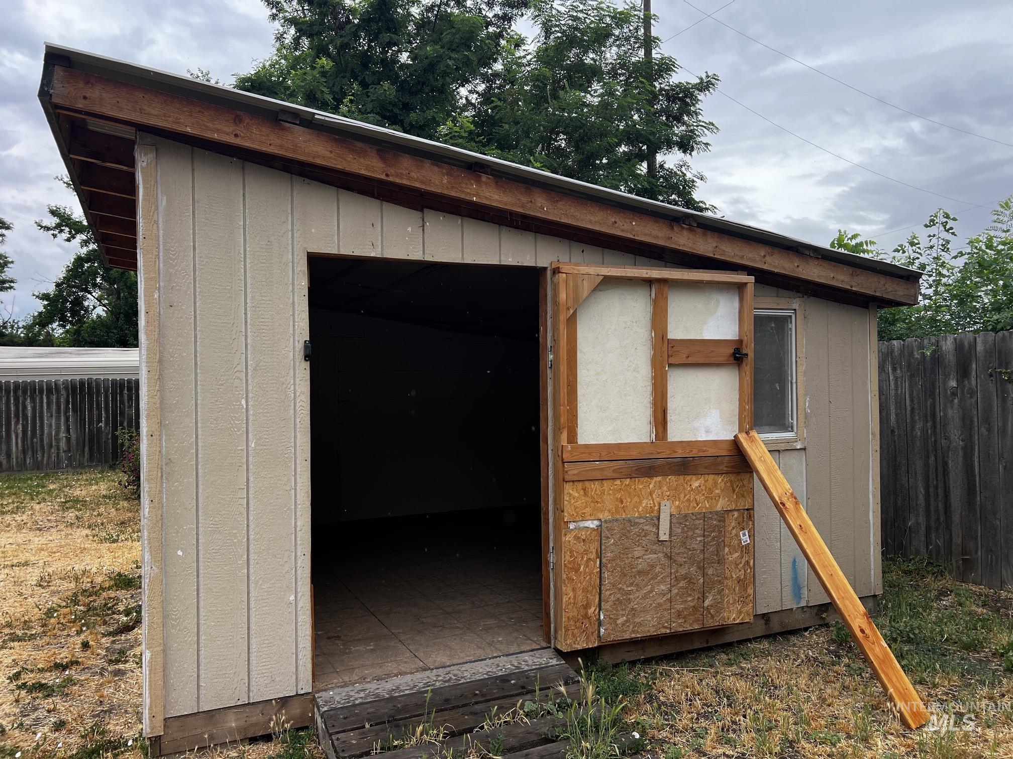 916 W Galloway, Weiser, Idaho 83672, 4 Bedrooms, 2 Bathrooms, Residential For Sale, Price $260,000, 98991945
