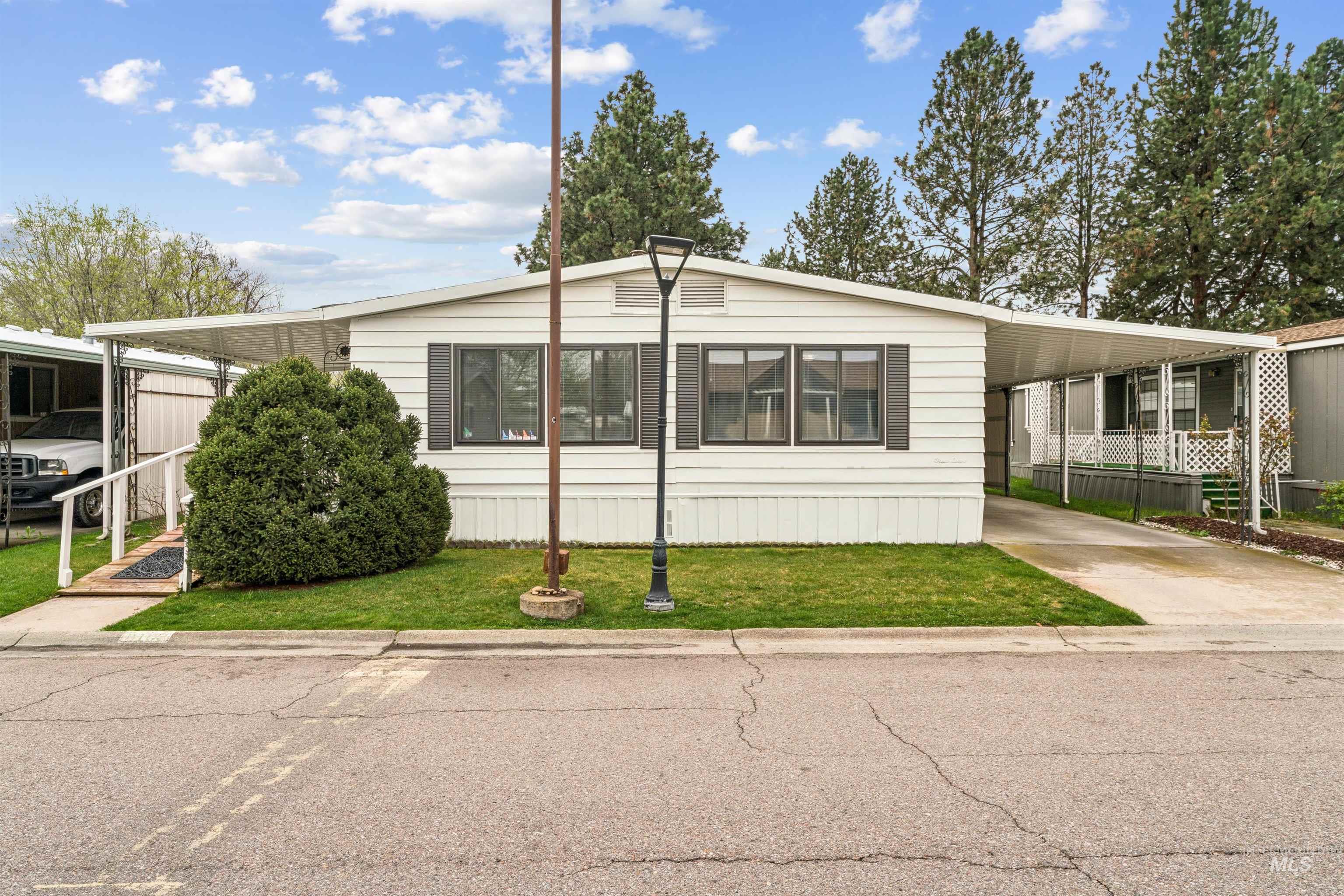 8103 W Appomatox, Garden City, Idaho 83714, 3 Bedrooms, 2 Bathrooms, Residential For Sale, Price $154,900,MLS 98991948