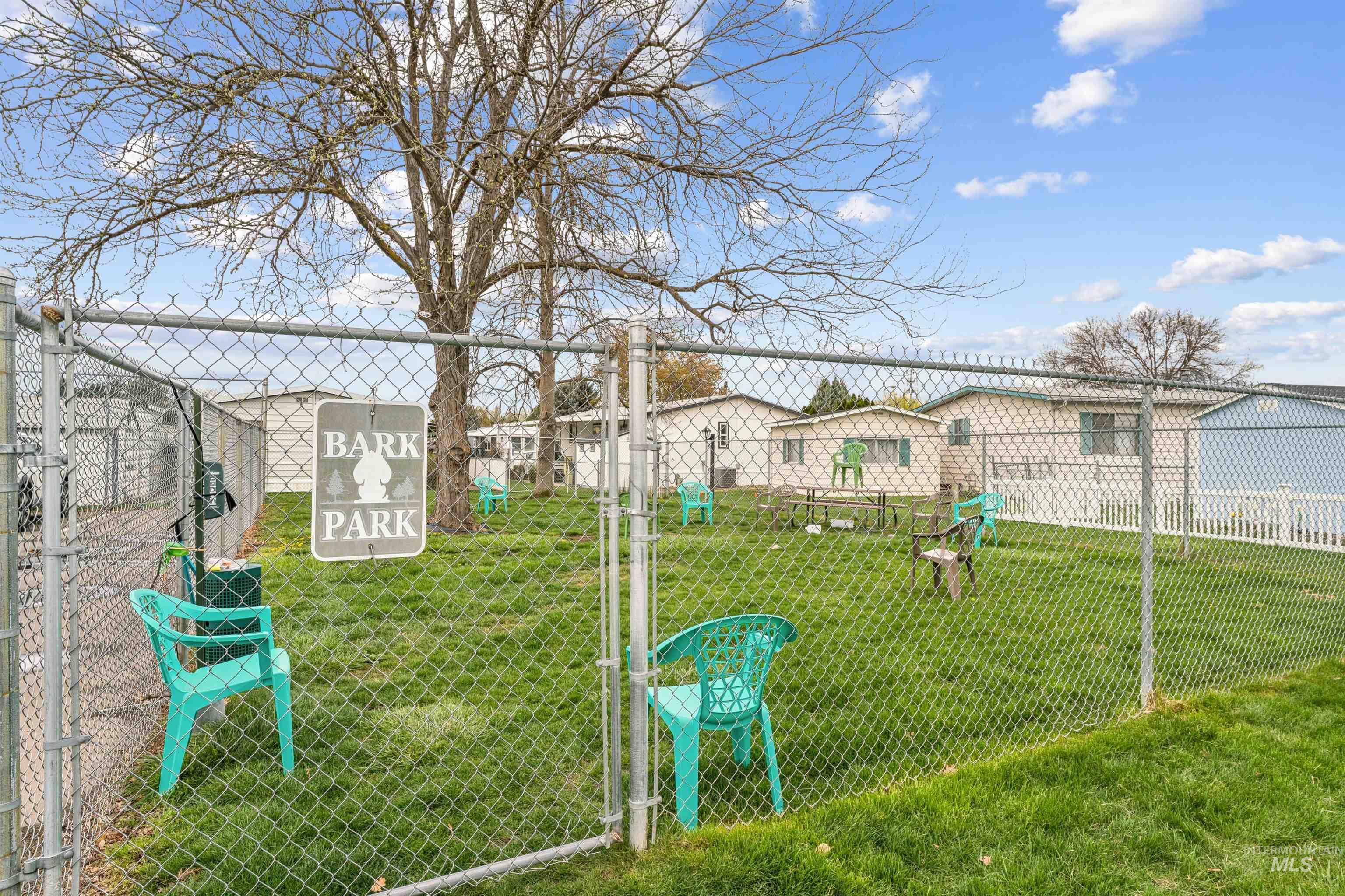 8103 W Appomatox, Garden City, Idaho 83714, 3 Bedrooms, 2 Bathrooms, Residential For Sale, Price $154,900,MLS 98991948