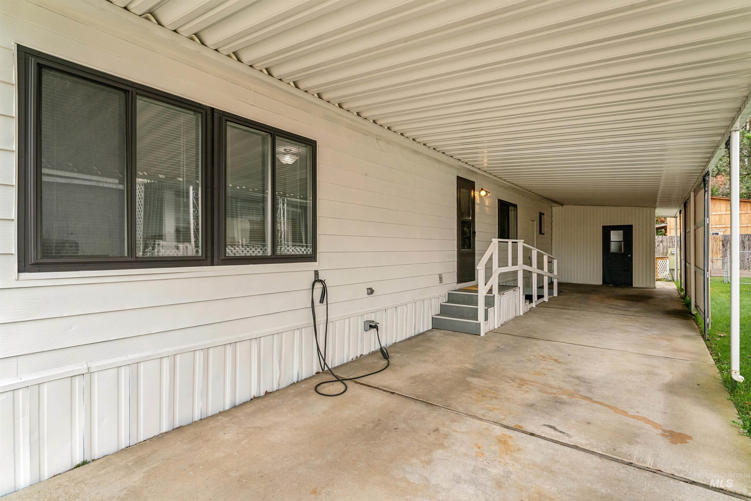 8103 W Appomatox, Garden City, Idaho 83714, 3 Bedrooms, 2 Bathrooms, Residential For Sale, Price $154,900,MLS 98991948
