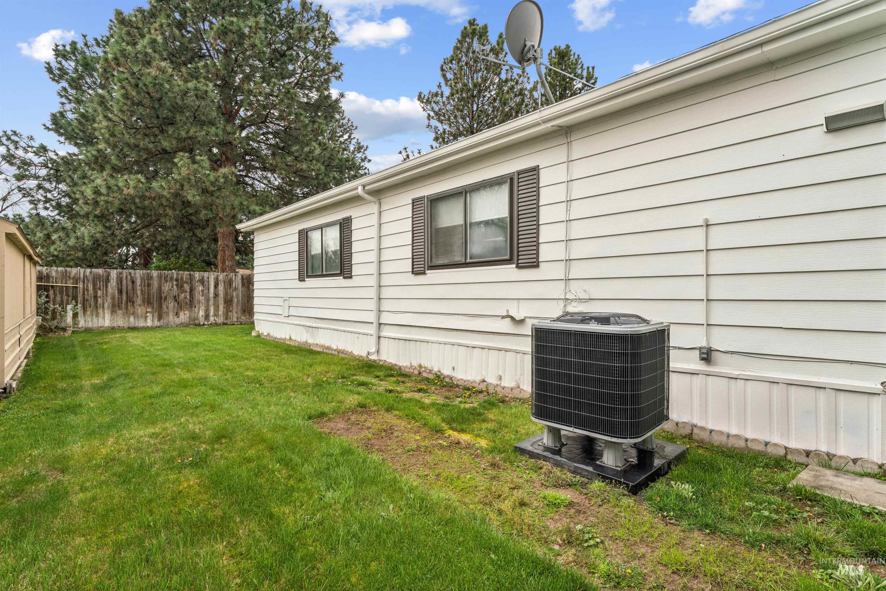 8103 W Appomatox, Garden City, Idaho 83714, 3 Bedrooms, 2 Bathrooms, Residential For Sale, Price $154,900,MLS 98991948