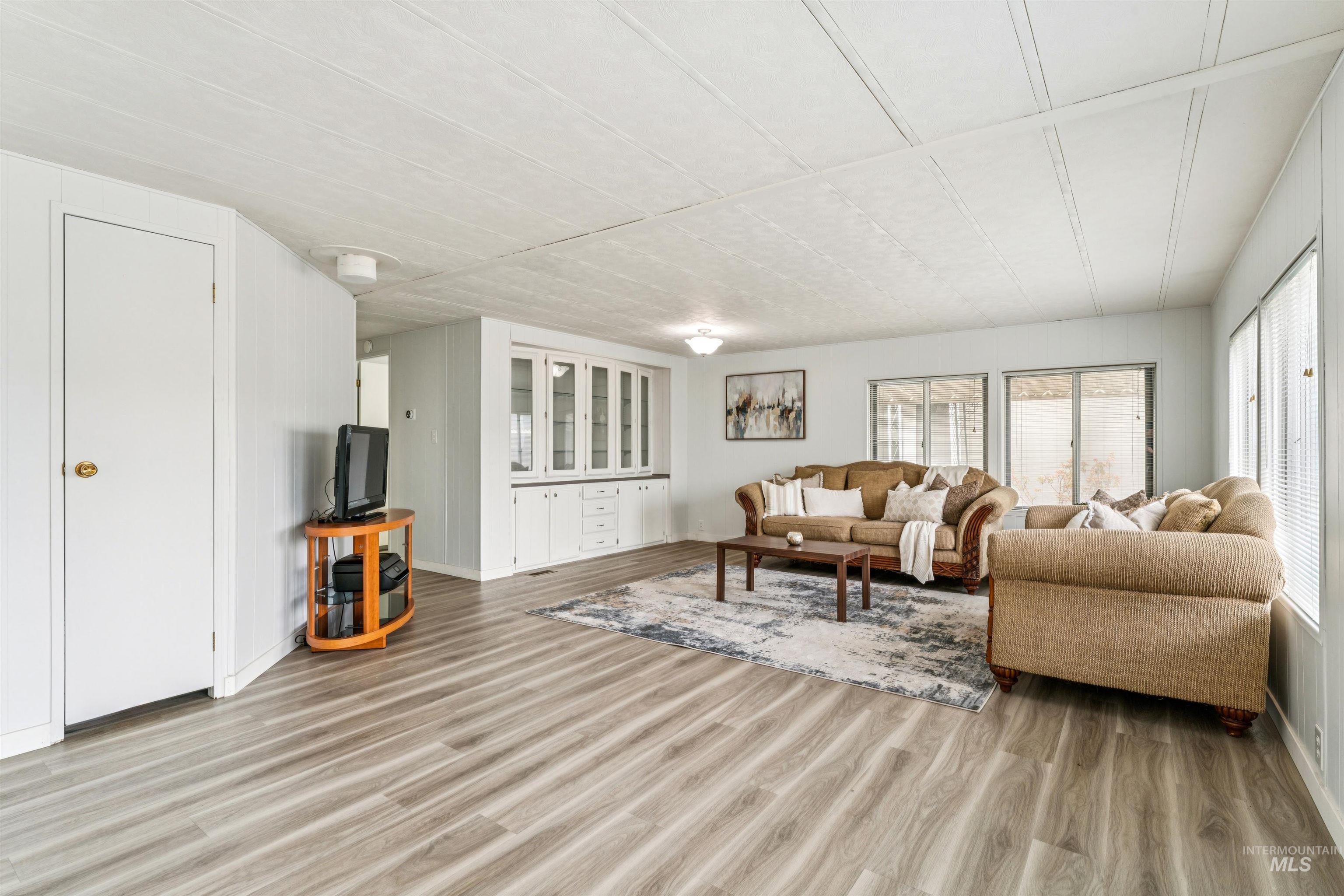 8103 W Appomatox, Garden City, Idaho 83714, 3 Bedrooms, 2 Bathrooms, Residential For Sale, Price $154,900,MLS 98991948