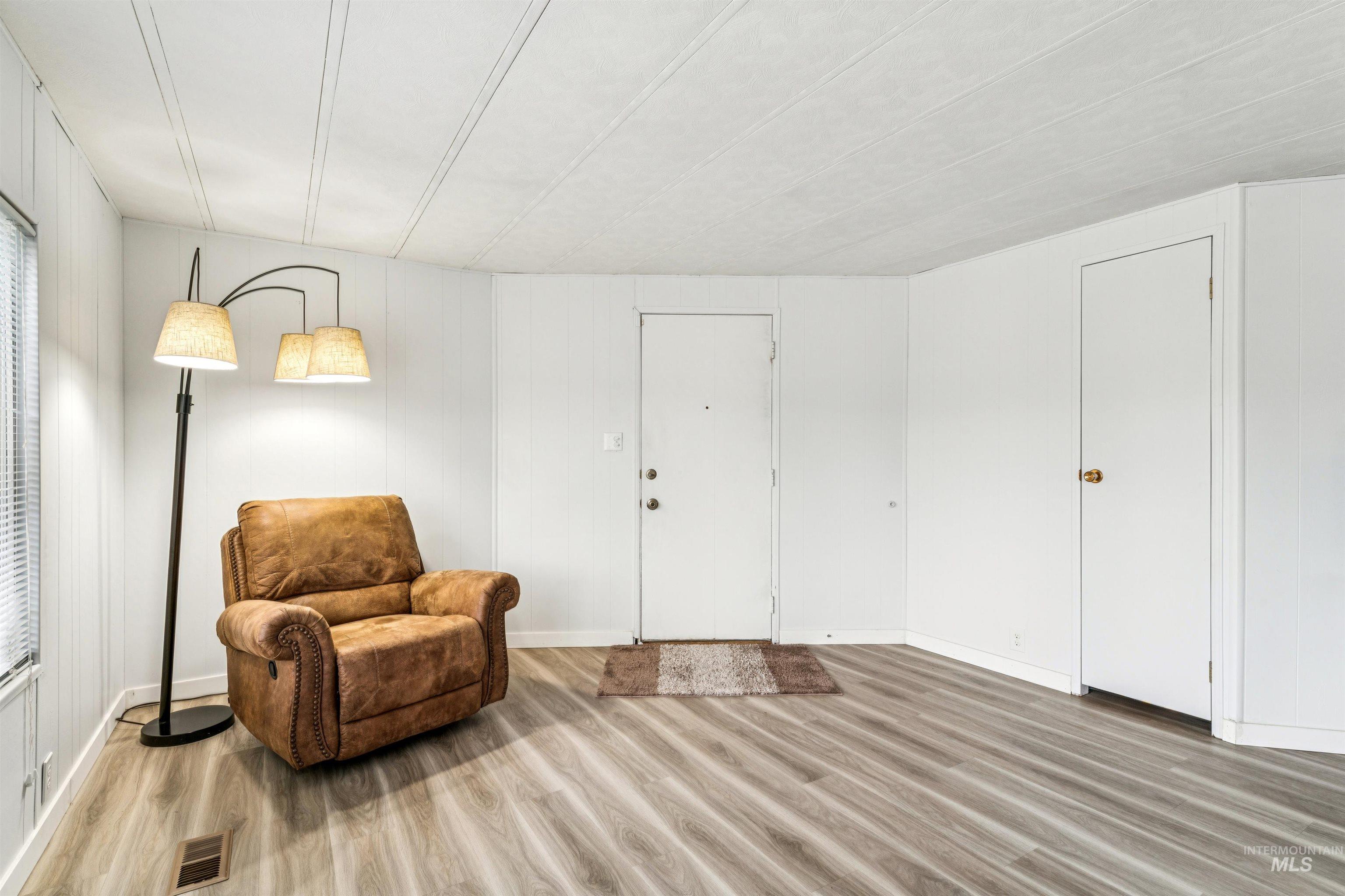 8103 W Appomatox, Garden City, Idaho 83714, 3 Bedrooms, 2 Bathrooms, Residential For Sale, Price $154,900,MLS 98991948