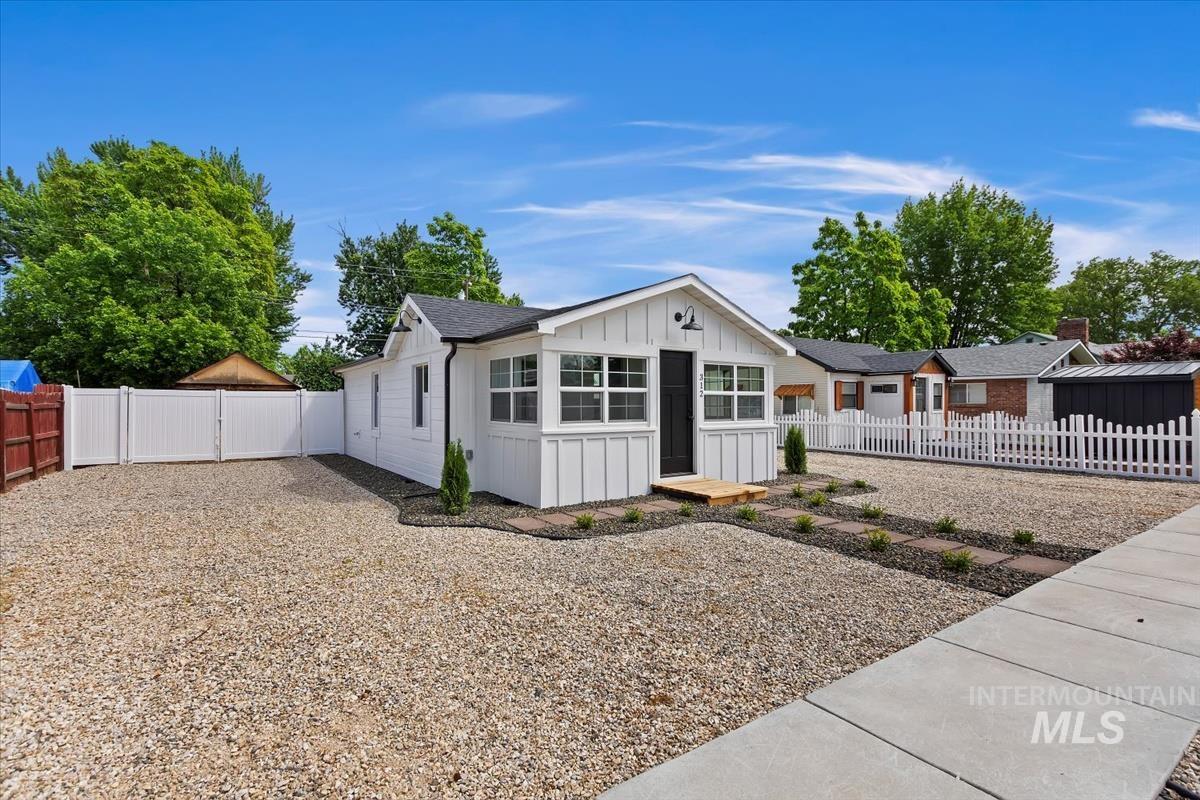 312 E. Idaho Ave., Meridian, Idaho 83642, 1 Bedroom, 1.5 Bathrooms, Residential For Sale, Price $474,900,MLS 98991949