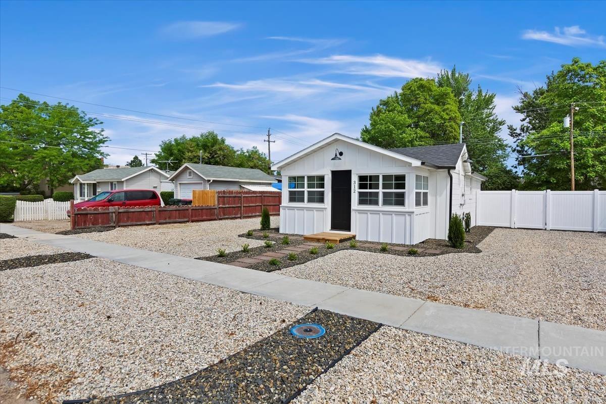 312 E. Idaho Ave., Meridian, Idaho 83642, 1 Bedroom, 1.5 Bathrooms, Residential For Sale, Price $474,900,MLS 98991949
