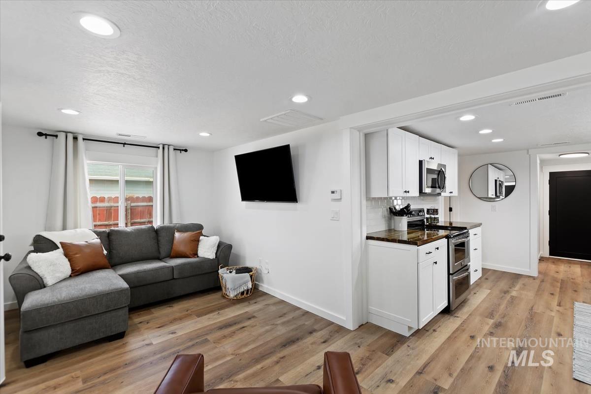 312 E. Idaho Ave., Meridian, Idaho 83642, 1 Bedroom, 1.5 Bathrooms, Residential For Sale, Price $474,900,MLS 98991949