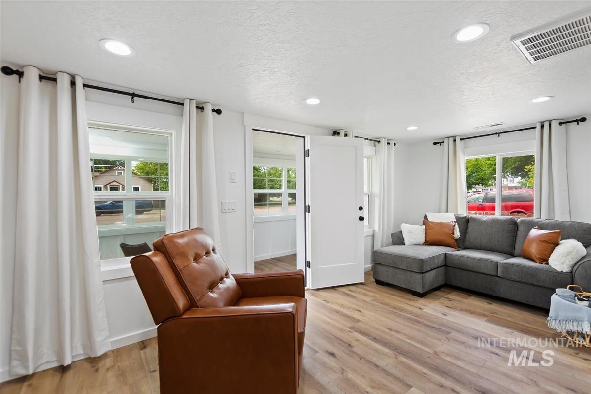 312 E. Idaho Ave., Meridian, Idaho 83642, 1 Bedroom, 1.5 Bathrooms, Residential For Sale, Price $474,900,MLS 98991949