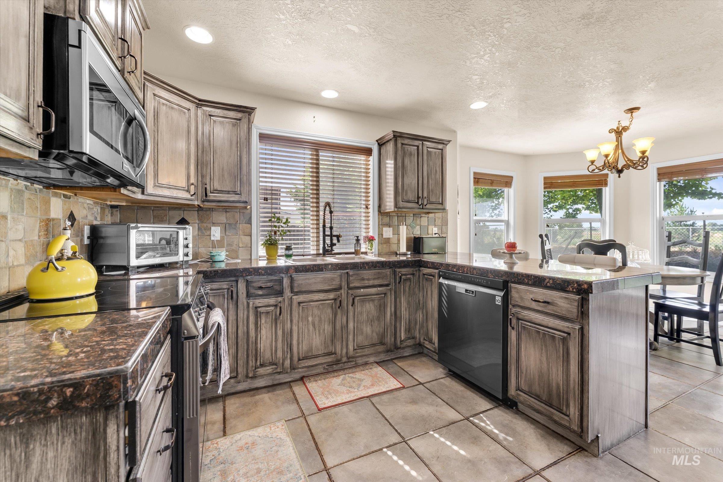 11395 W Kipling Way, Nampa, Idaho 83651, 5 Bedrooms, 2.5 Bathrooms, Residential For Sale, Price $600,000, 98991952