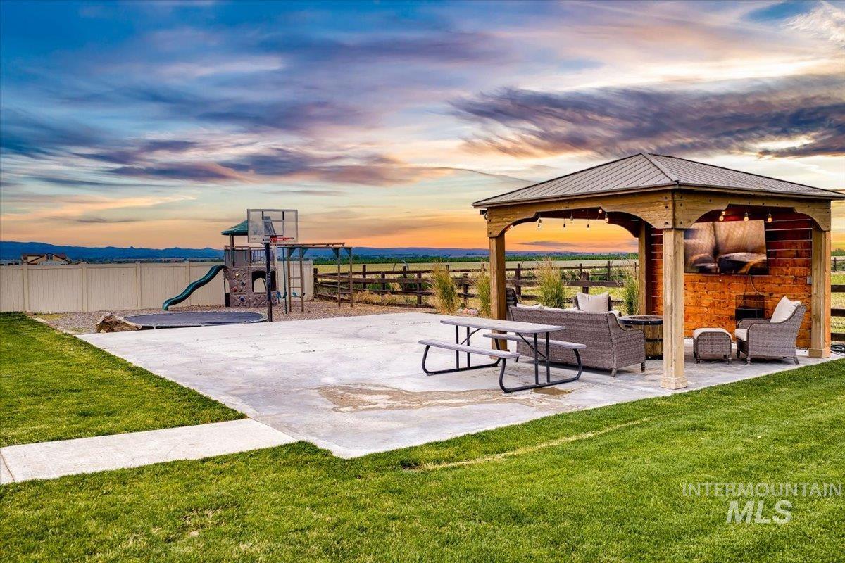 25781 Lon Davis Rd, Parma, Idaho 83660, 5 Bedrooms, 3.5 Bathrooms, Residential For Sale, Price $1,297,000, 98991955