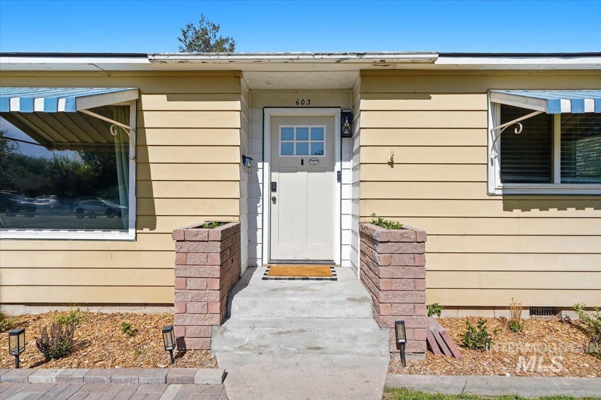 603 S Olive, Nampa, Idaho 83686, 3 Bedrooms, 1 Bathroom, Residential For Sale, Price $339,950,MLS 98991956