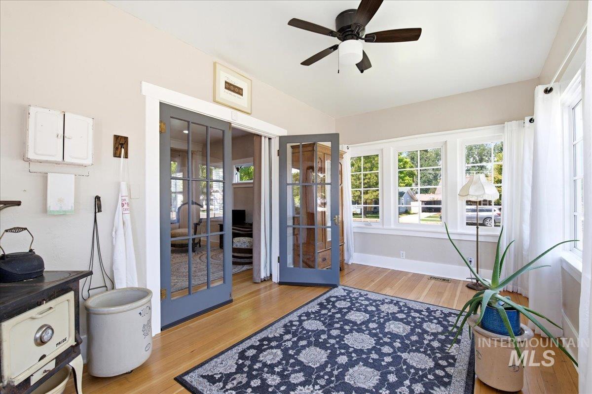 603 5th St S, Nampa, Idaho 83651, 3 Bedrooms, 2 Bathrooms, Residential For Sale, Price $525,000, 98991957