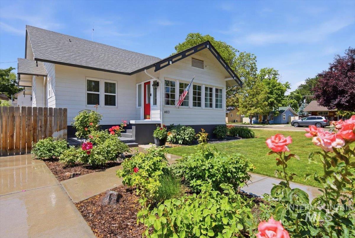 603 5th St S, Nampa, Idaho 83651, 3 Bedrooms, 2 Bathrooms, Residential For Sale, Price $525,000, 98991957