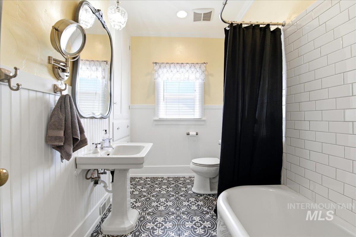 603 5th St S, Nampa, Idaho 83651, 3 Bedrooms, 2 Bathrooms, Residential For Sale, Price $525,000, 98991957