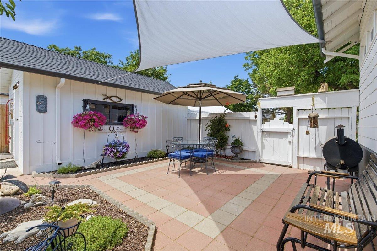 603 5th St S, Nampa, Idaho 83651, 3 Bedrooms, 2 Bathrooms, Residential For Sale, Price $525,000, 98991957