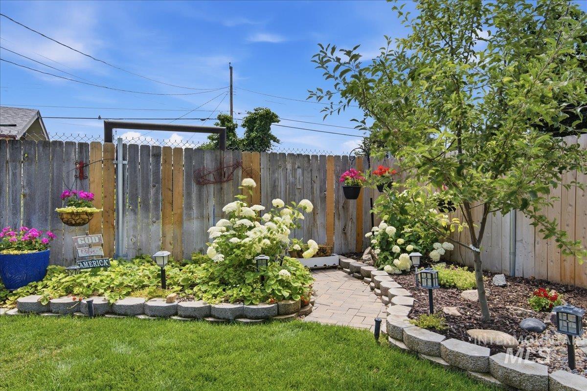 603 5th St S, Nampa, Idaho 83651, 3 Bedrooms, 2 Bathrooms, Residential For Sale, Price $525,000, 98991957