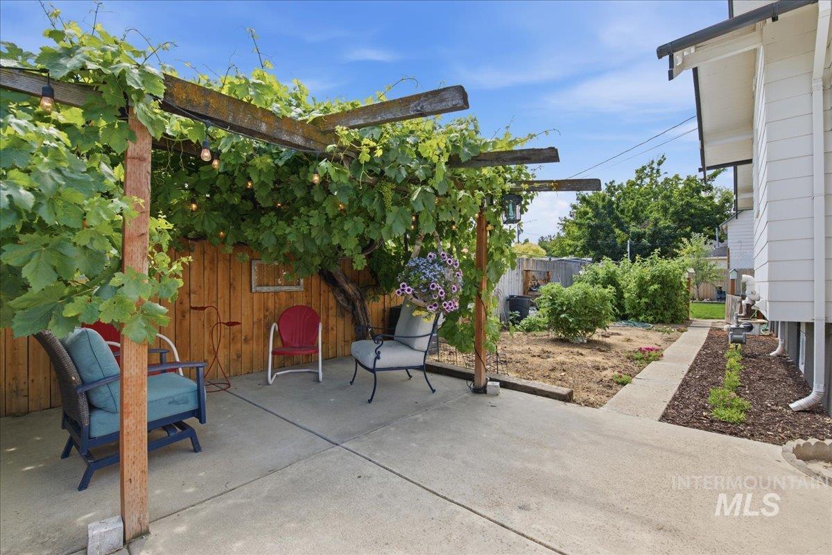 603 5th St S, Nampa, Idaho 83651, 3 Bedrooms, 2 Bathrooms, Residential For Sale, Price $525,000, 98991957