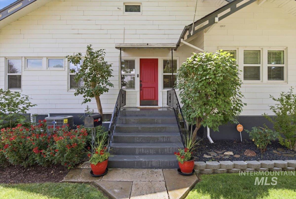 603 5th St S, Nampa, Idaho 83651, 3 Bedrooms, 2 Bathrooms, Residential For Sale, Price $525,000, 98991957
