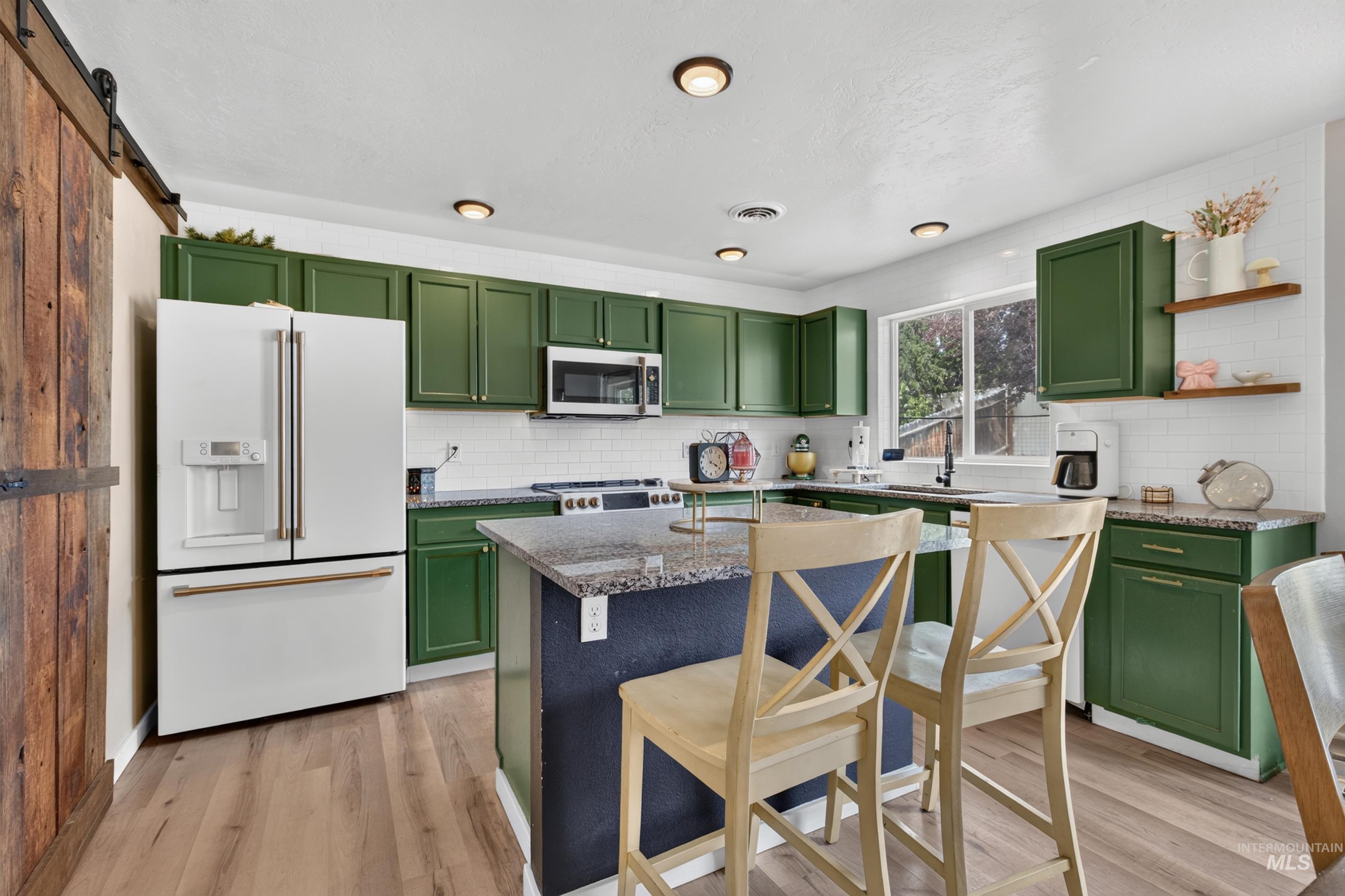 4404 N Alester Ave, Meridian, Idaho 83646-5471, 3 Bedrooms, 2.5 Bathrooms, Residential For Sale, Price $499,900, 98991960