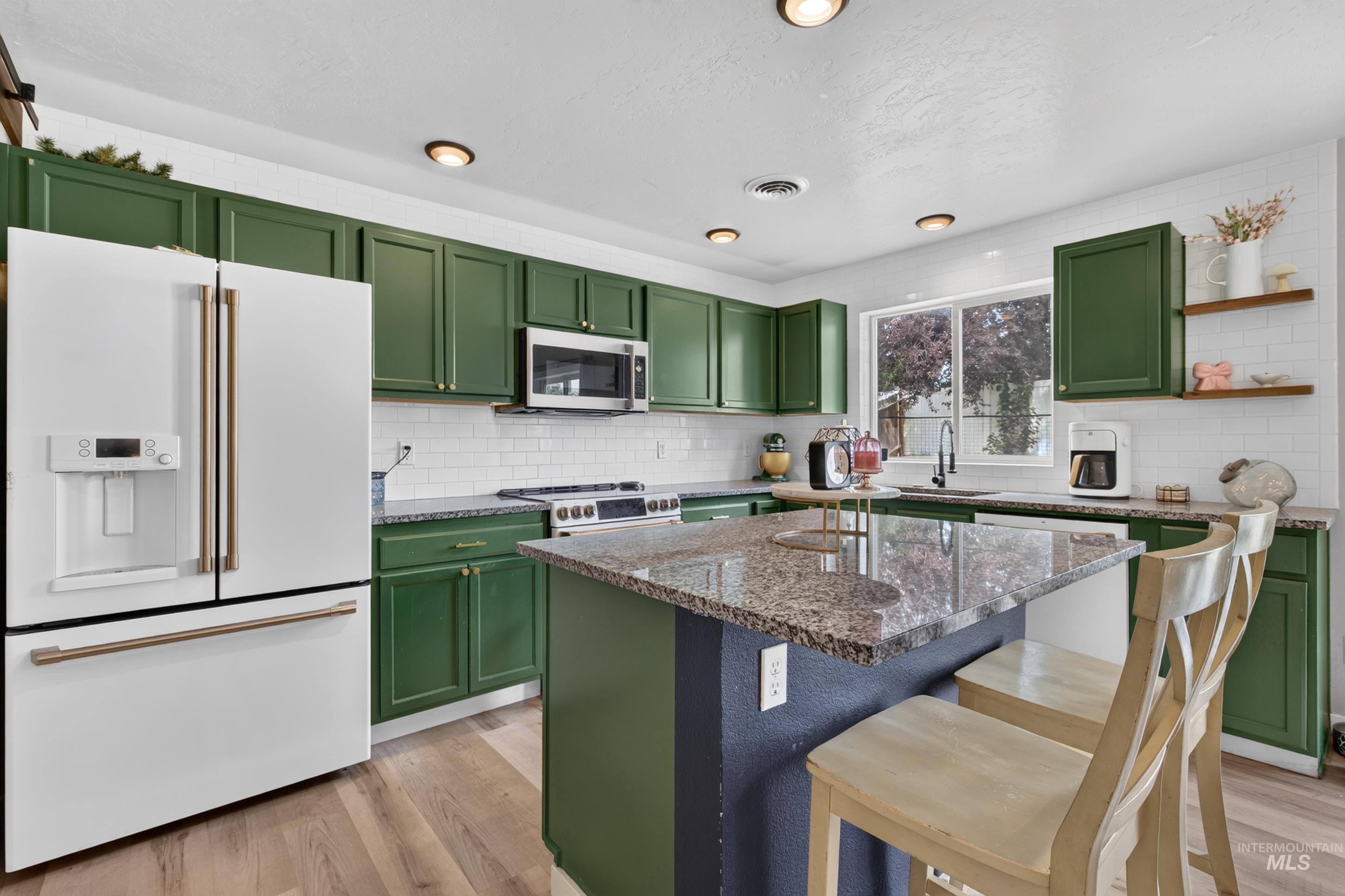 4404 N Alester Ave, Meridian, Idaho 83646-5471, 3 Bedrooms, 2.5 Bathrooms, Residential For Sale, Price $499,900, 98991960