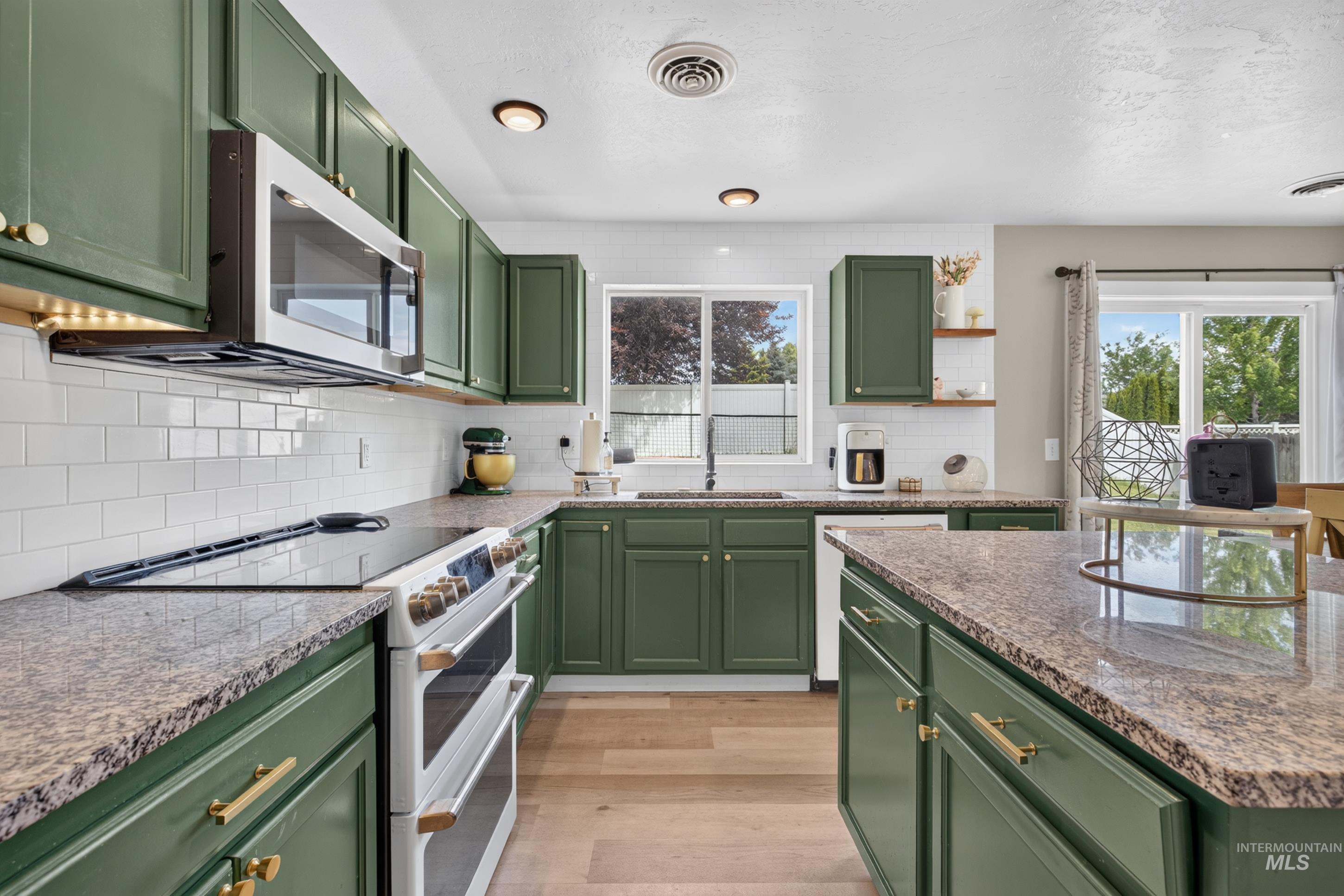 4404 N Alester Ave, Meridian, Idaho 83646-5471, 3 Bedrooms, 2.5 Bathrooms, Residential For Sale, Price $499,900, 98991960