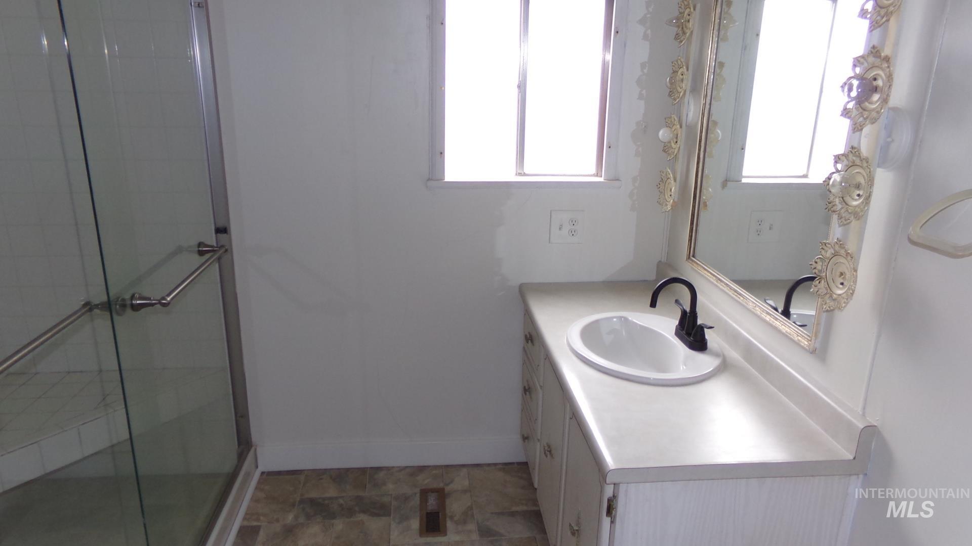 913 Preston Ave, Lewiston, Idaho 83501, 2 Bedrooms, 1.5 Bathrooms, Residential For Sale, Price $74,900, 98991964