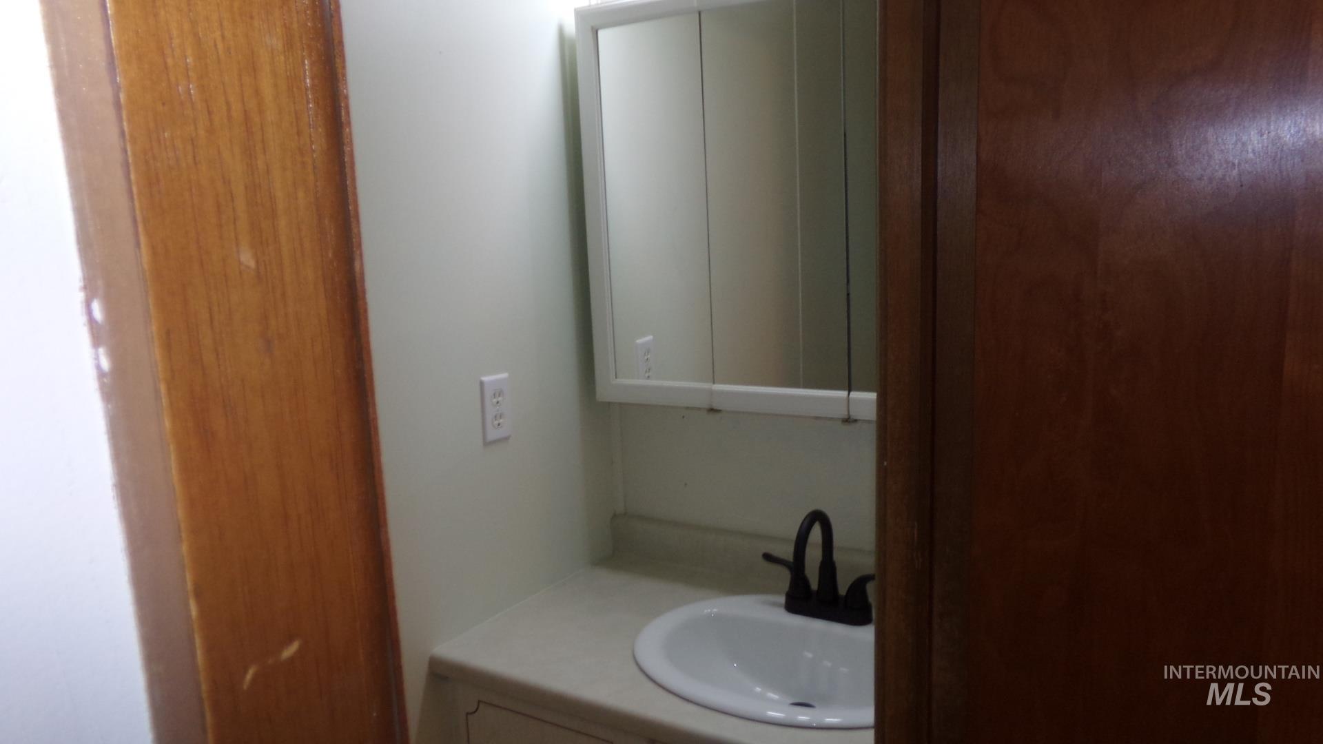 913 Preston Ave, Lewiston, Idaho 83501, 2 Bedrooms, 1.5 Bathrooms, Residential For Sale, Price $74,900, 98991964