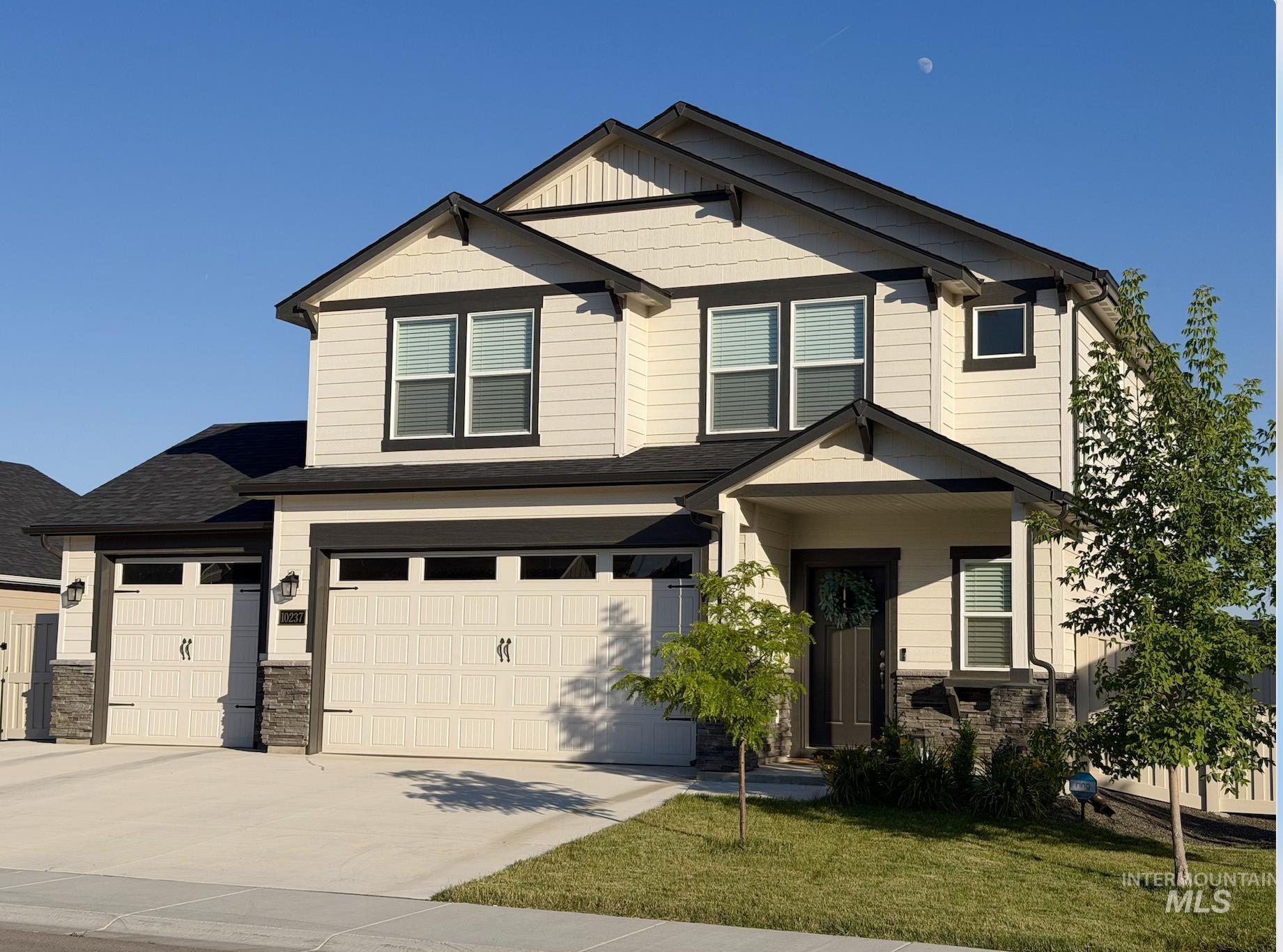 10237 W Salmonberry St, Star, Idaho 83669, 3 Bedrooms, 2.5 Bathrooms, Residential For Sale, Price $559,000,MLS 98991969