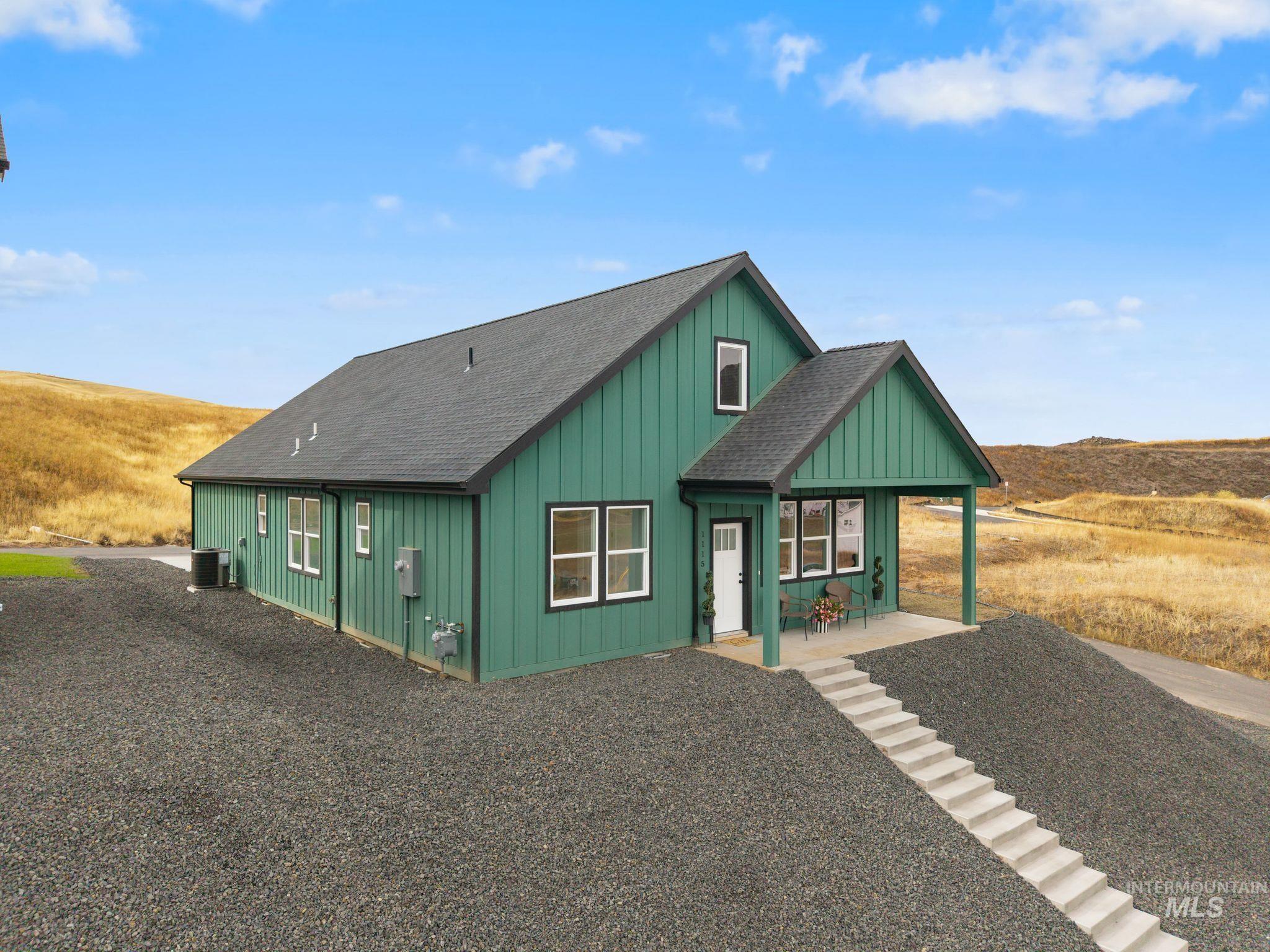 1115 Edington Avenue, Moscow, Idaho 83843, 5 Bedrooms, 3 Bathrooms, Residential For Sale, Price $569,999, 98991970