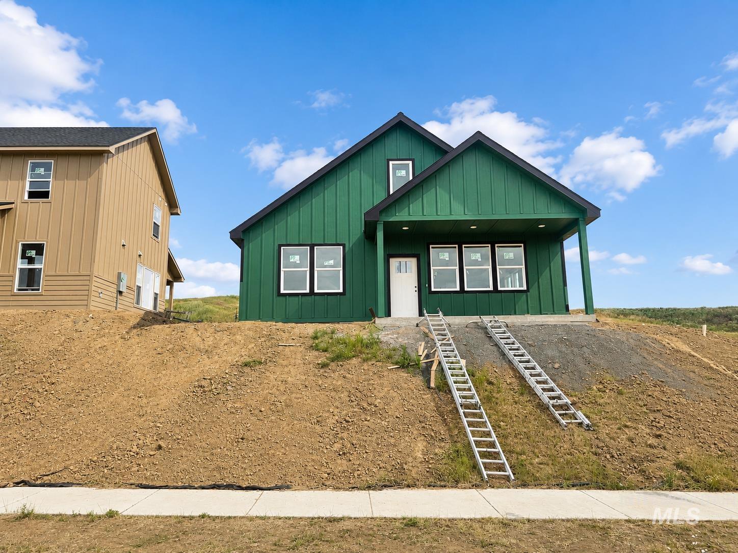 1115 Edington Avenue, Moscow, Idaho 83843, 4 Bedrooms, 3 Bathrooms, Residential For Sale, Price $590,000,MLS 98991970