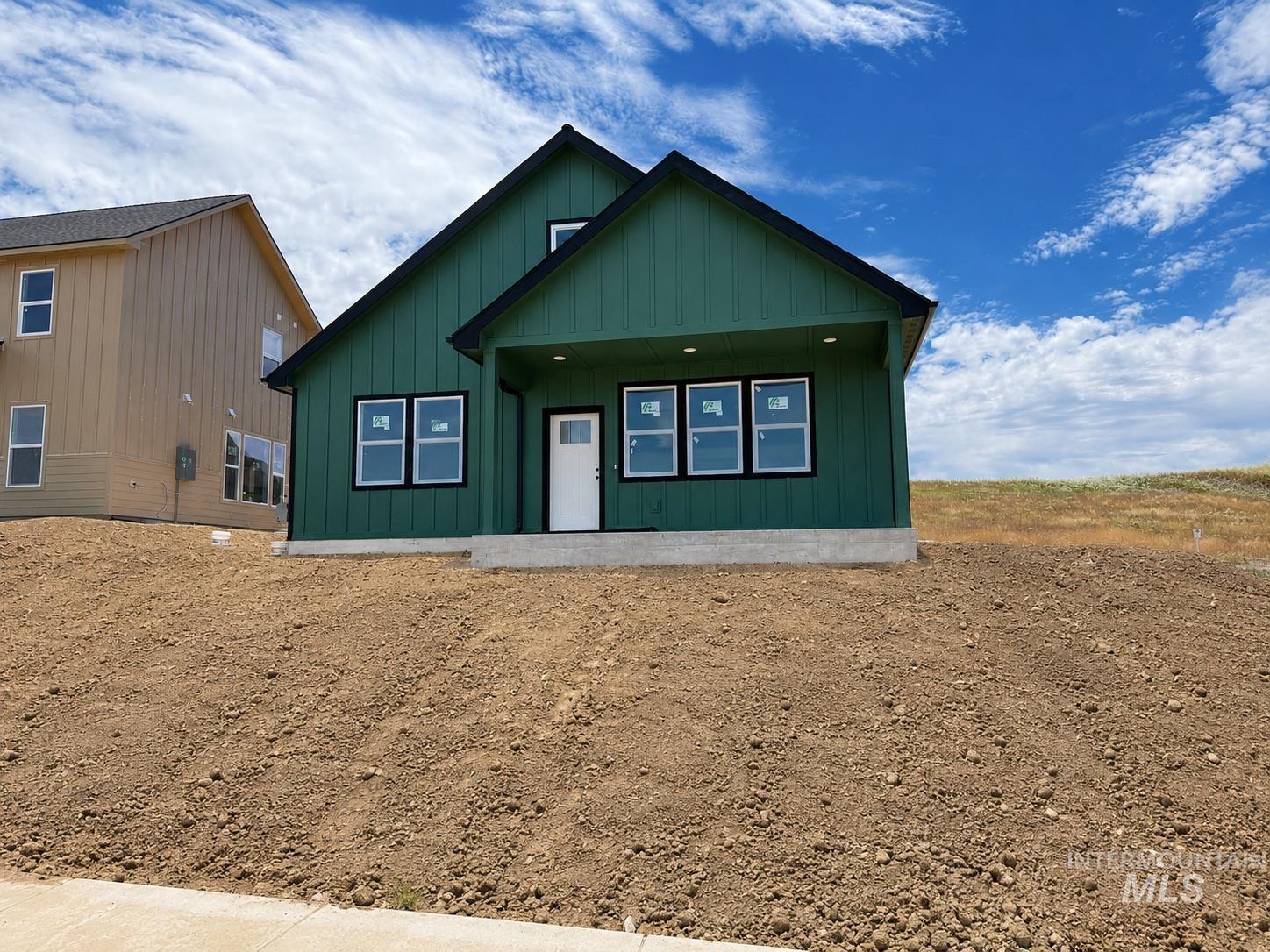 1115 Edington Avenue, Moscow, Idaho 83843, 4 Bedrooms, 3 Bathrooms, Residential For Sale, Price $590,000,MLS 98991970