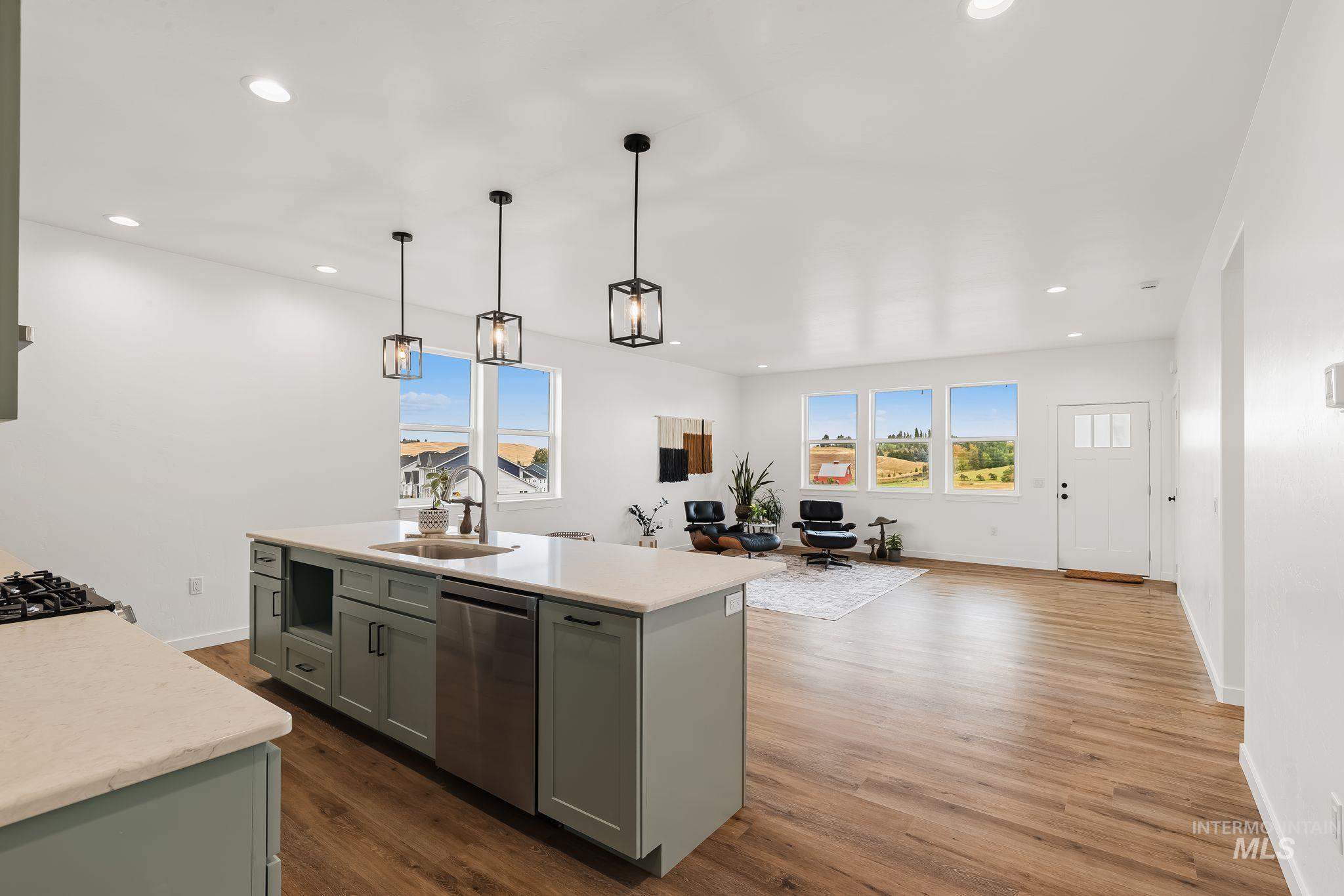 1115 Edington Avenue, Moscow, Idaho 83843, 5 Bedrooms, 3 Bathrooms, Residential For Sale, Price $569,999, 98991970