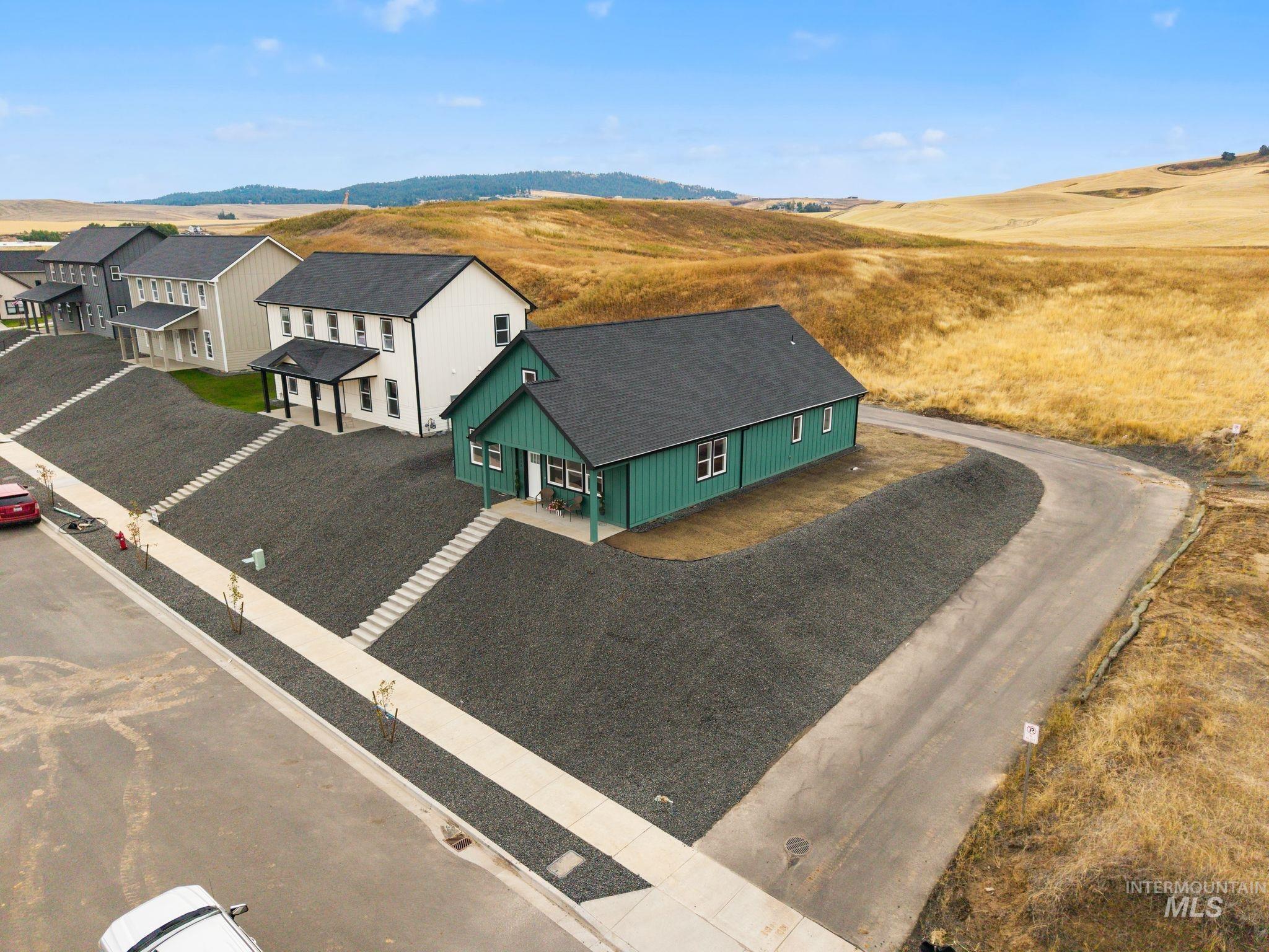 1115 Edington Avenue, Moscow, Idaho 83843, 5 Bedrooms, 3 Bathrooms, Residential For Sale, Price $569,999, 98991970