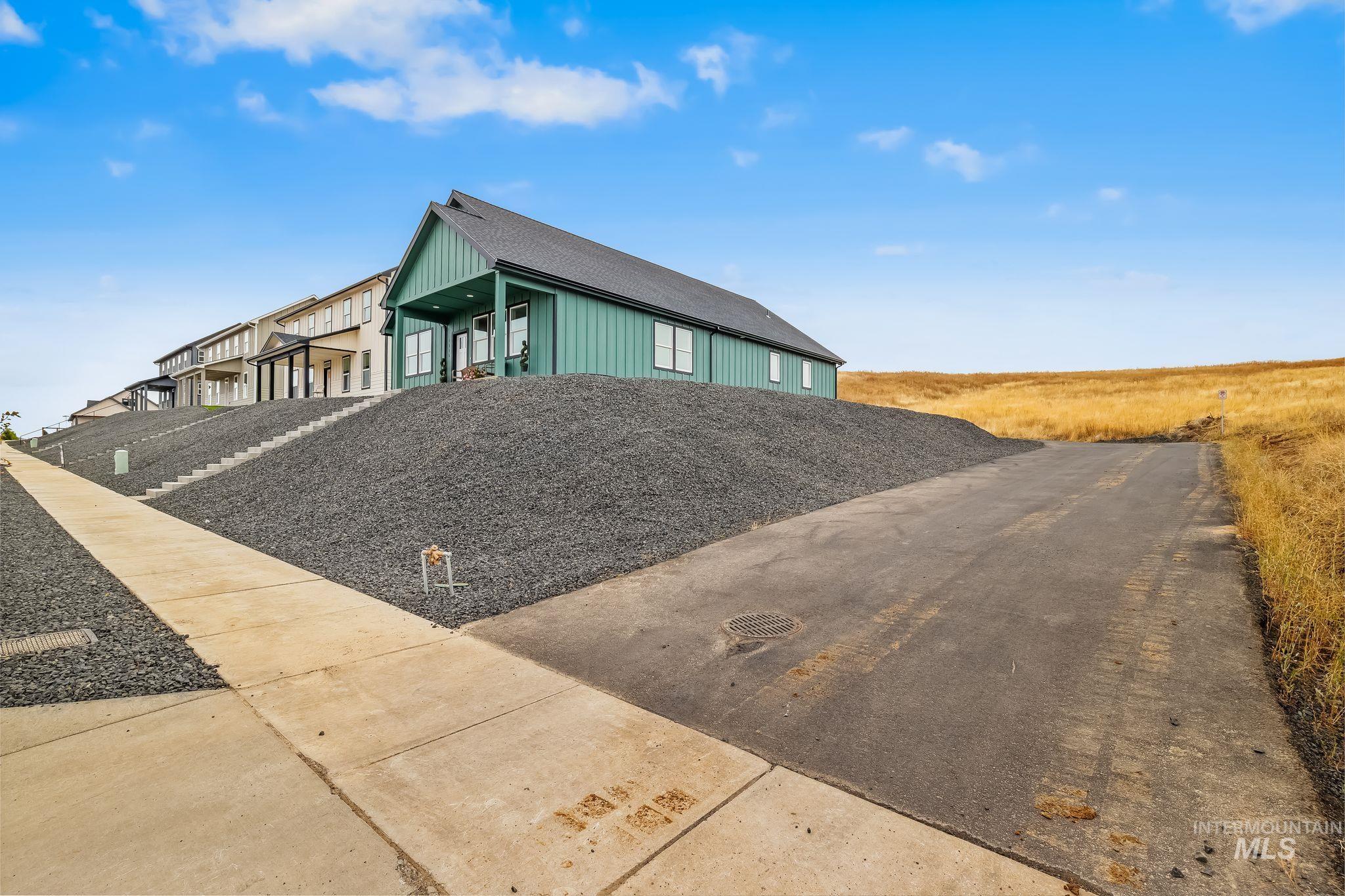 1115 Edington Avenue, Moscow, Idaho 83843, 5 Bedrooms, 3 Bathrooms, Residential For Sale, Price $569,999, 98991970