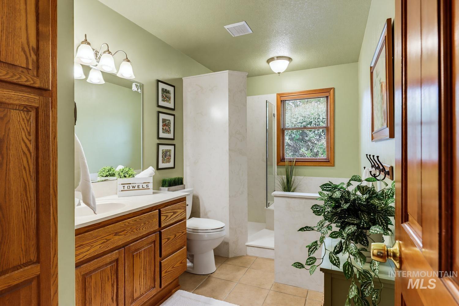 2975 E Autumn Way, Meridian, Idaho 83642, 3 Bedrooms, 2 Bathrooms, Residential For Sale, Price $637,700, 98991976