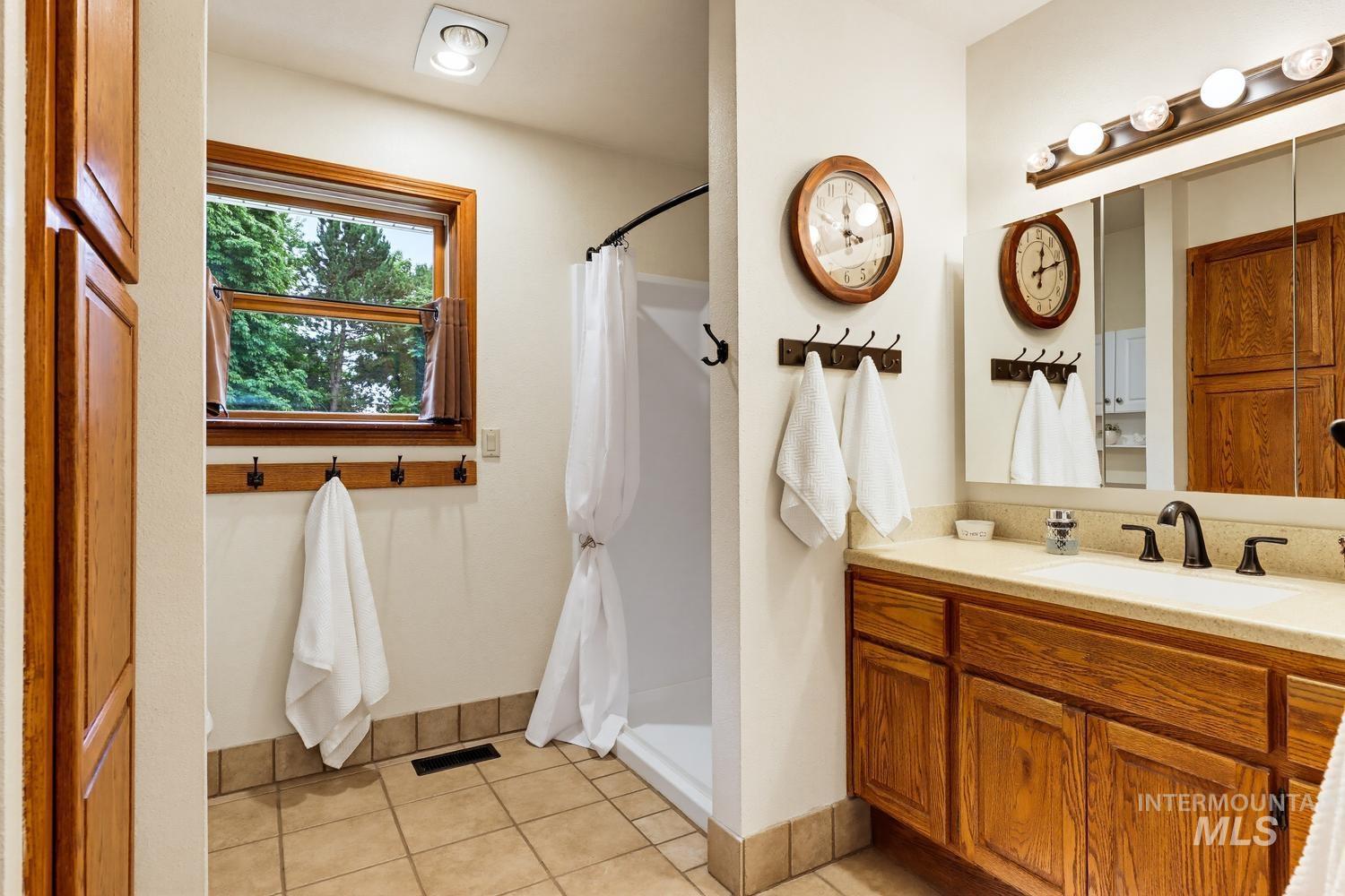 2975 E Autumn Way, Meridian, Idaho 83642, 3 Bedrooms, 2 Bathrooms, Residential For Sale, Price $637,700, 98991976
