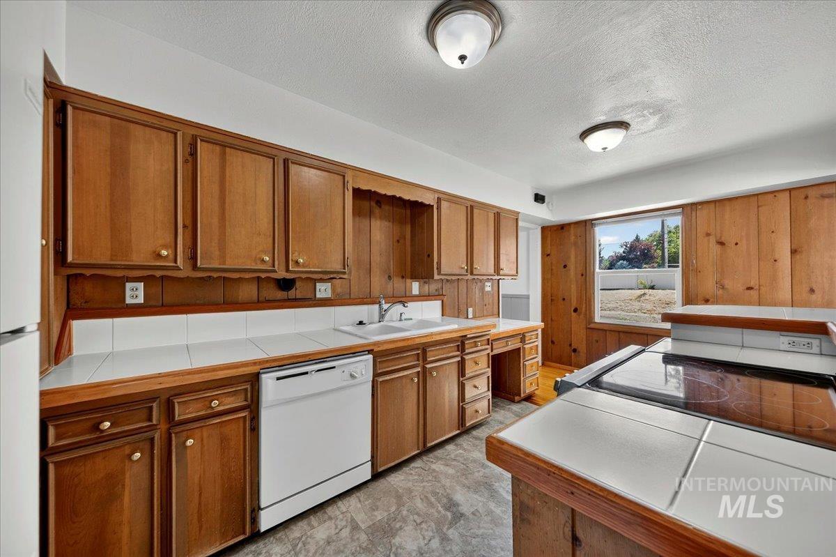2160 S Five Mile, Boise, Idaho 83709, 5 Bedrooms, 4.5 Bathrooms, Residential For Sale, Price $725,000,MLS 98991979
