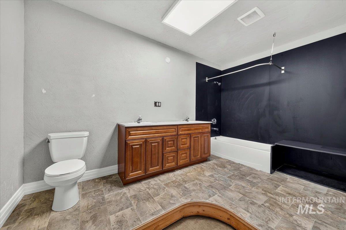 2160 S Five Mile, Boise, Idaho 83709, 5 Bedrooms, 4.5 Bathrooms, Residential For Sale, Price $725,000,MLS 98991979
