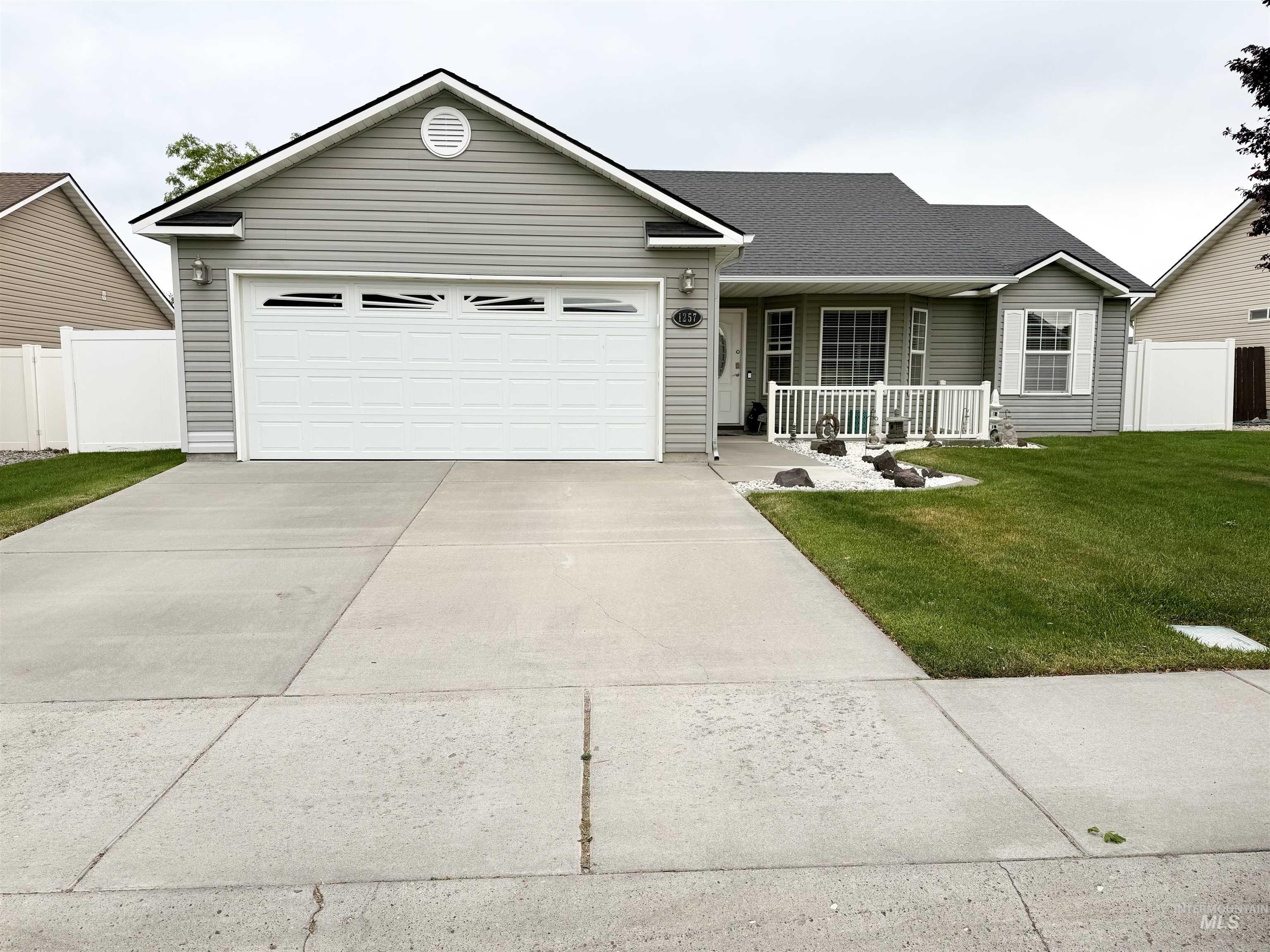 1257 Fiesta Way, Twin Falls, Idaho 83301, 3 Bedrooms, 2 Bathrooms, Residential For Sale, Price $398,900,MLS 98991980