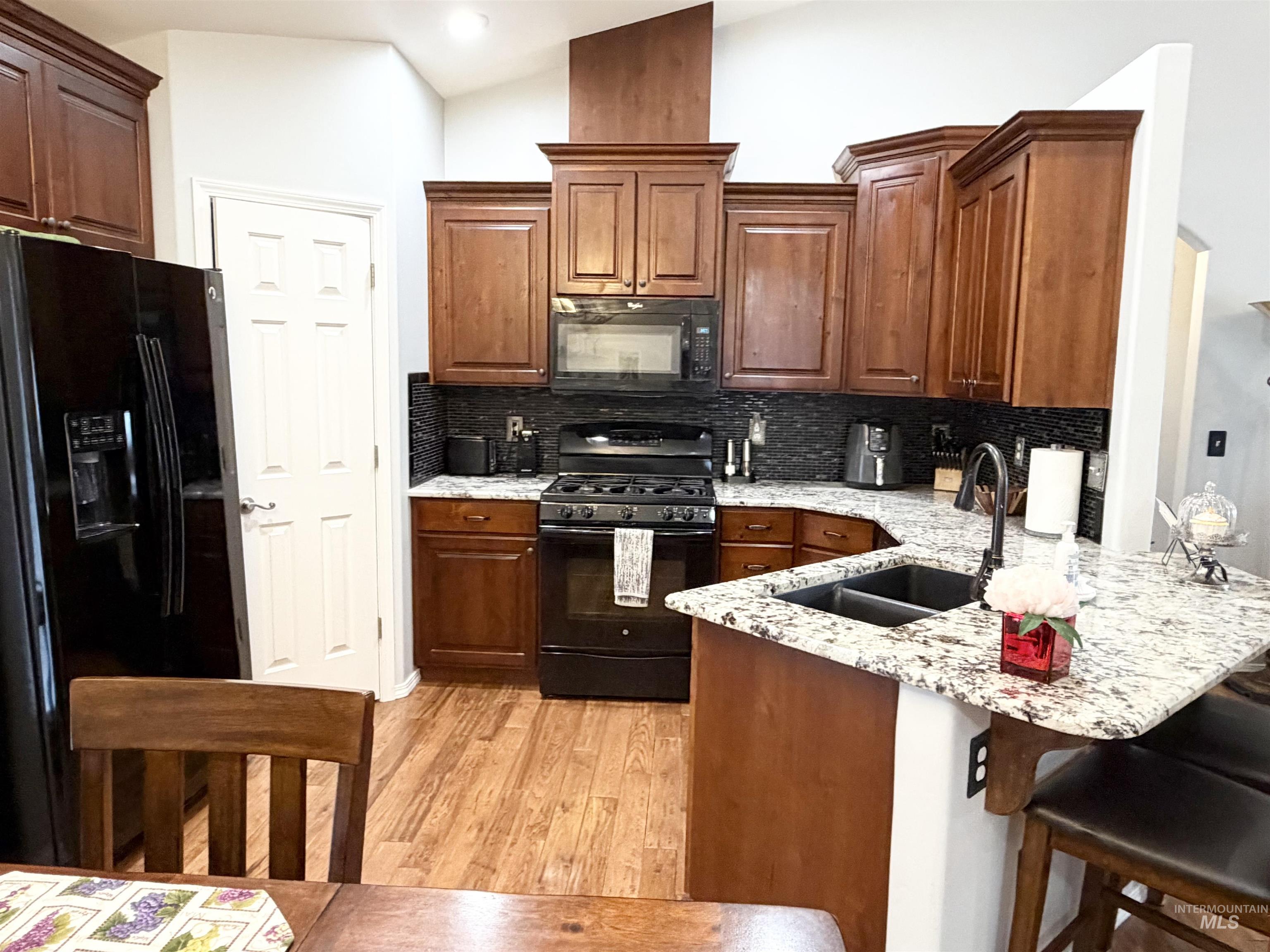 1257 Fiesta Way, Twin Falls, Idaho 83301-8265, 3 Bedrooms, 2 Bathrooms, Residential For Sale, Price $398,900,MLS 98991980