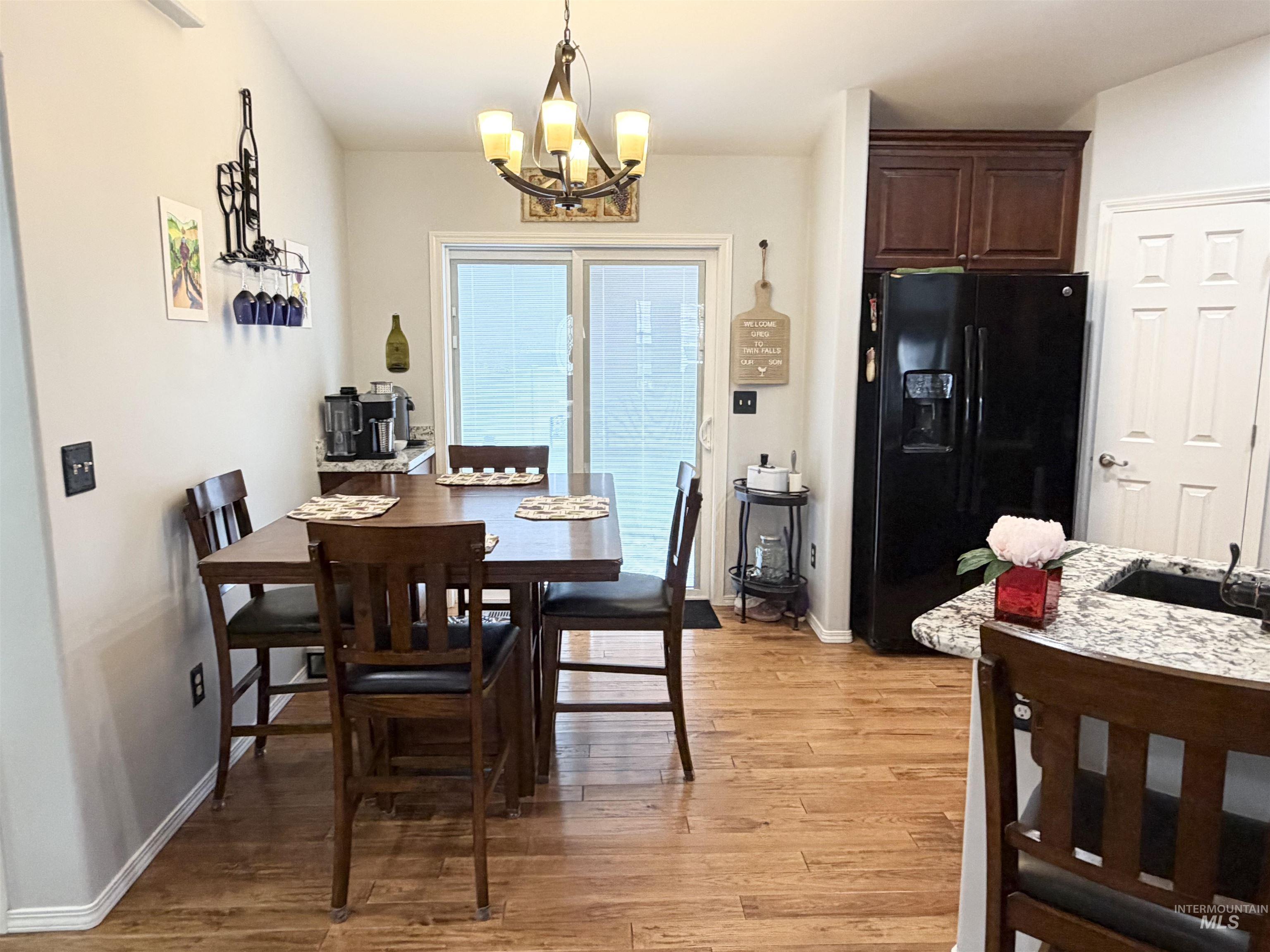 1257 Fiesta Way, Twin Falls, Idaho 83301-8265, 3 Bedrooms, 2 Bathrooms, Residential For Sale, Price $398,900,MLS 98991980